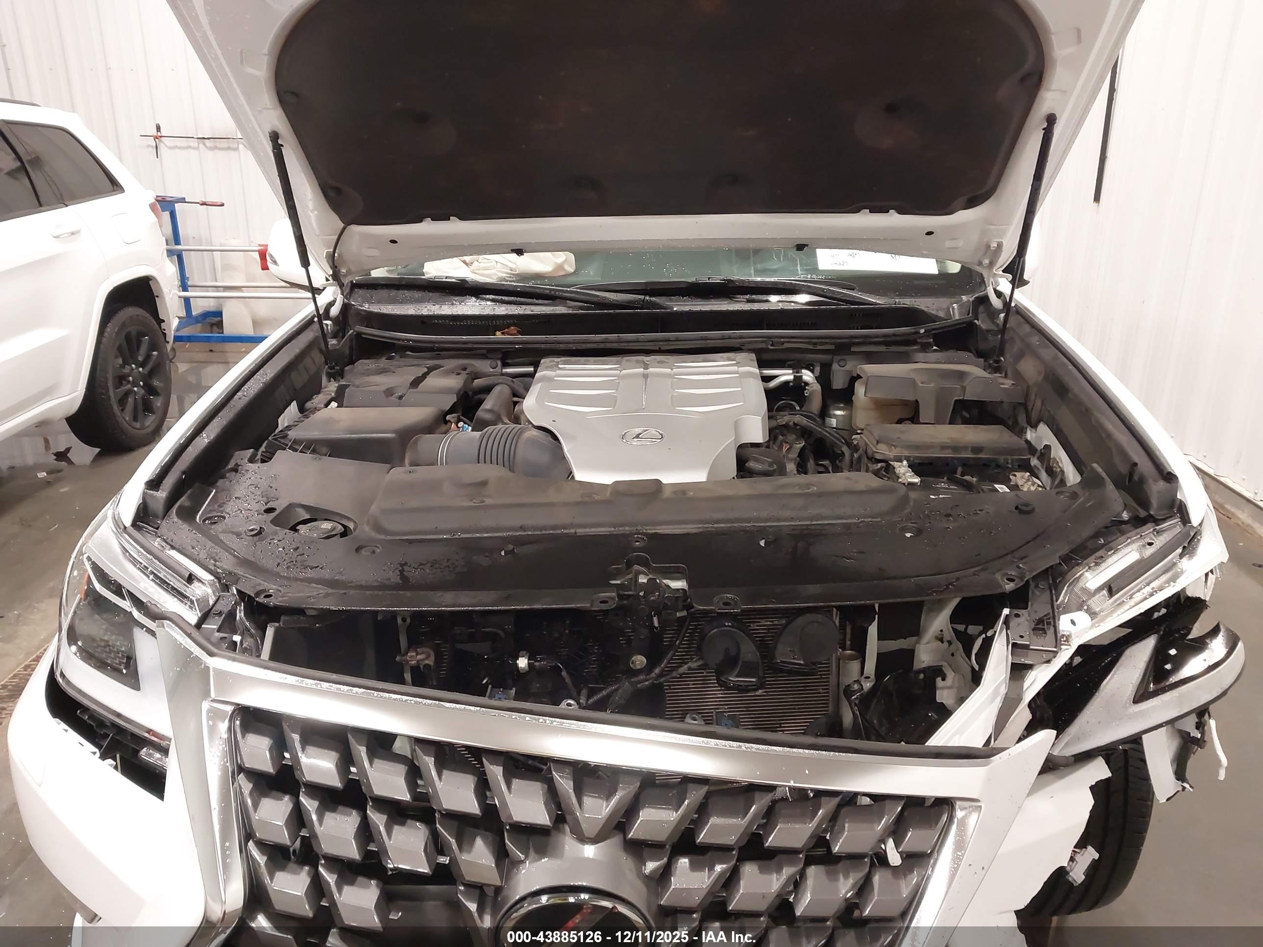 LEXUS GX image 10