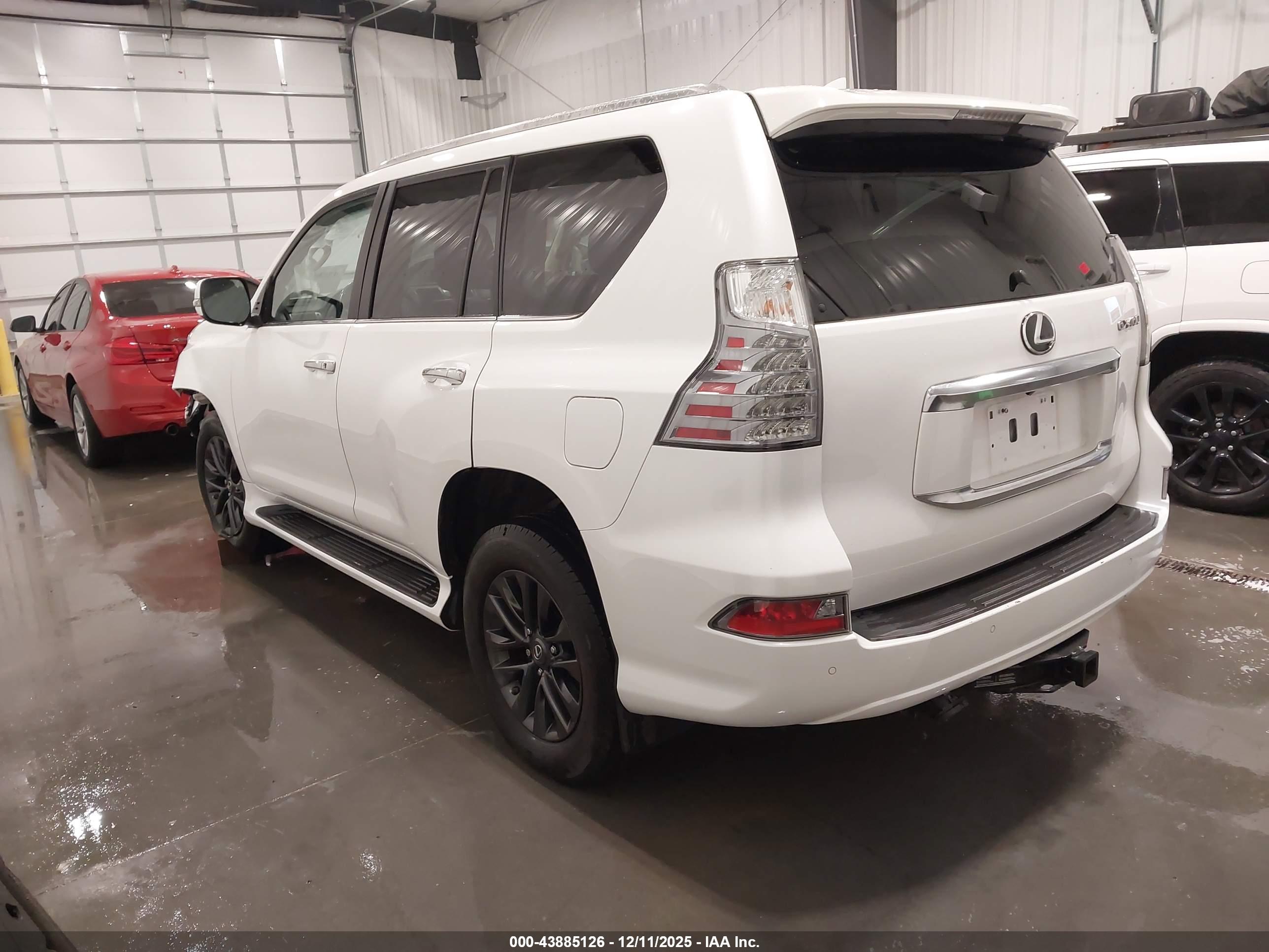 LEXUS GX image 3