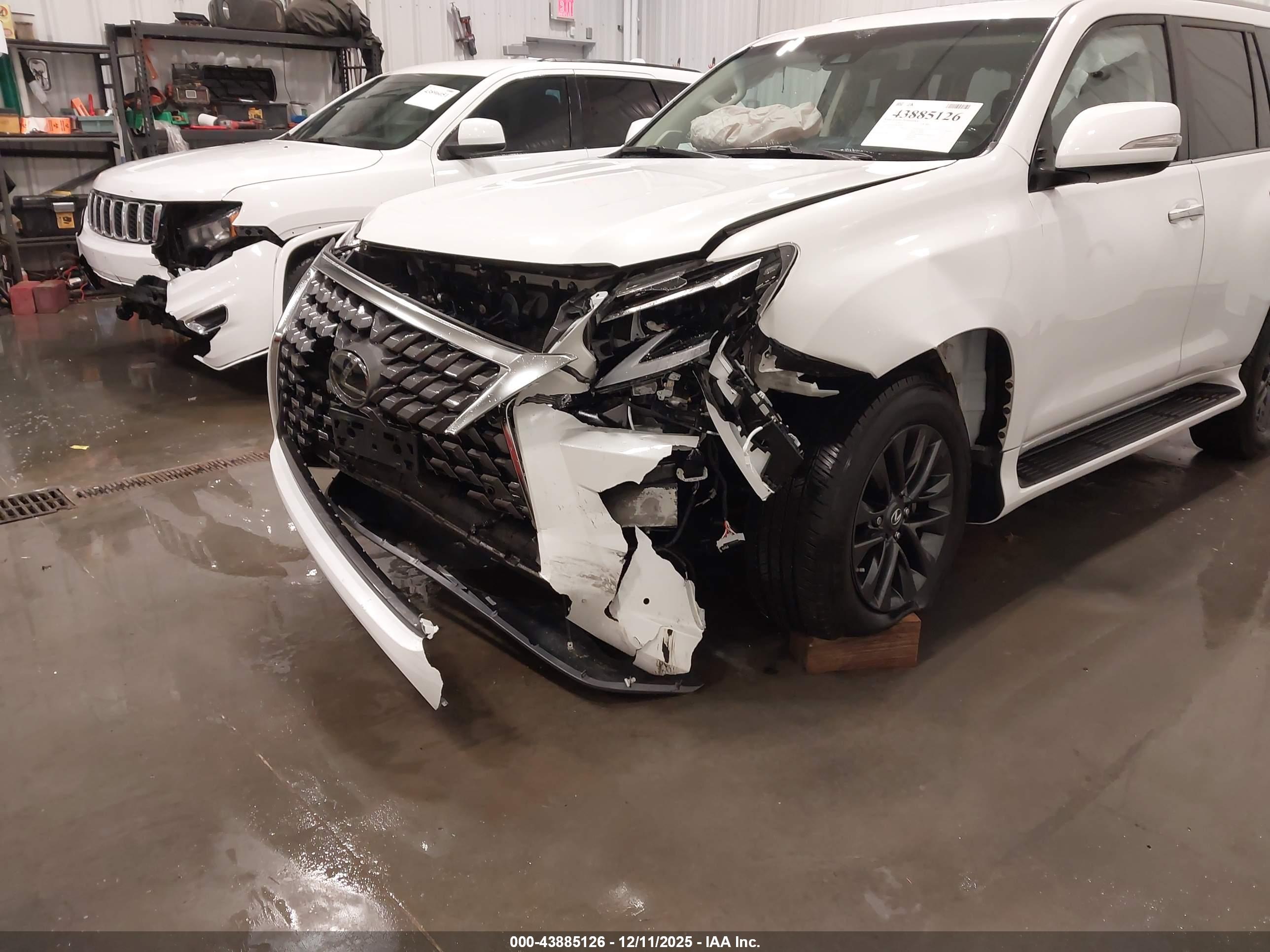 LEXUS GX image 6