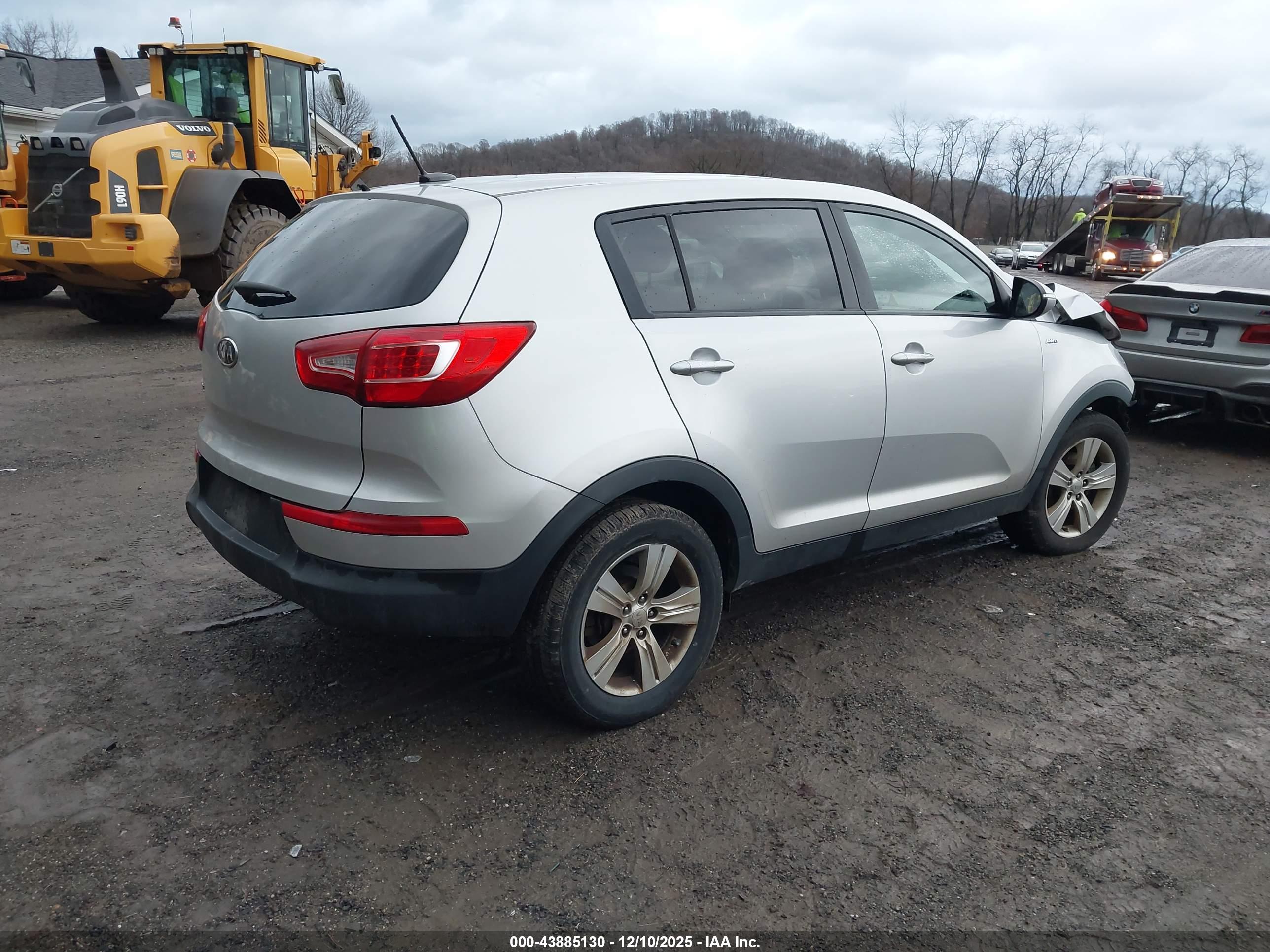 KIA SPORTAGE image 4