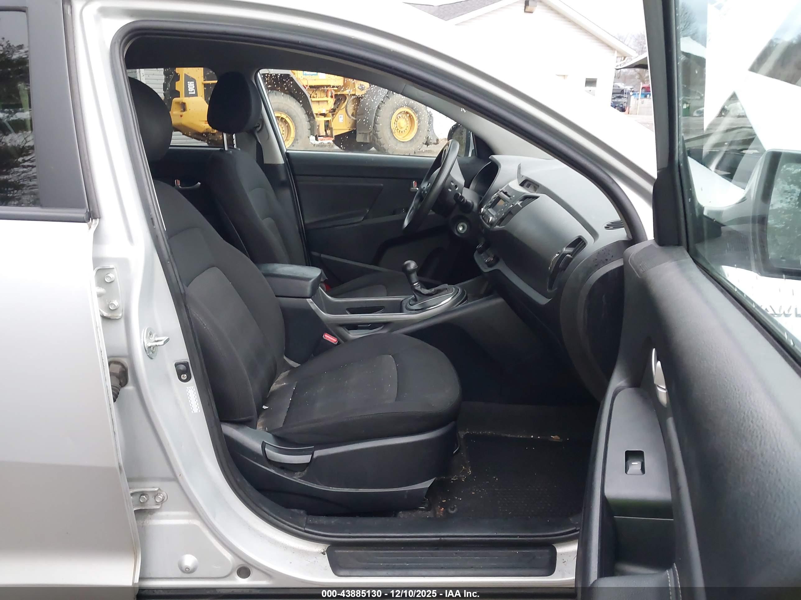 KIA SPORTAGE image 5