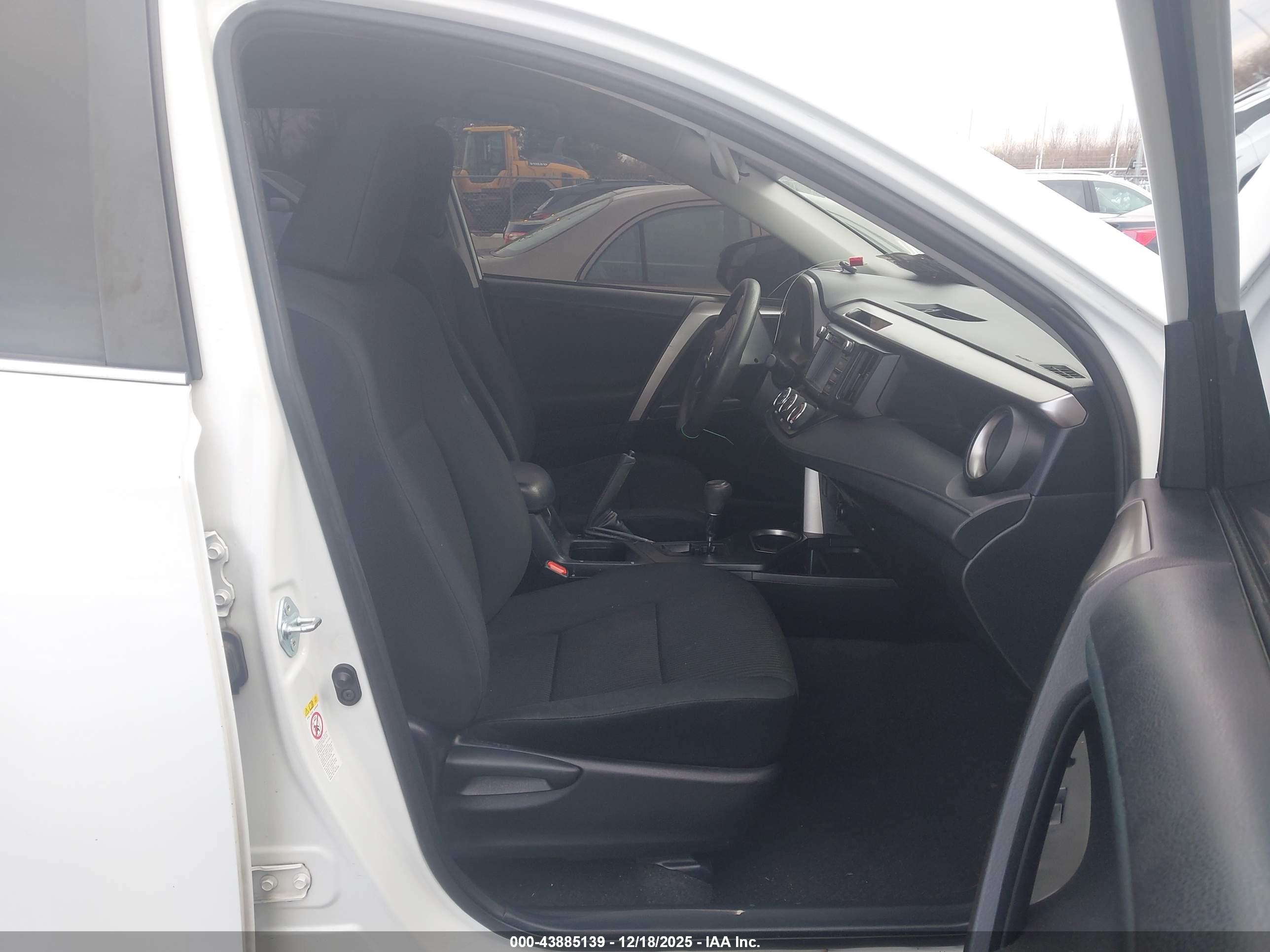 TOYOTA RAV4 image 5