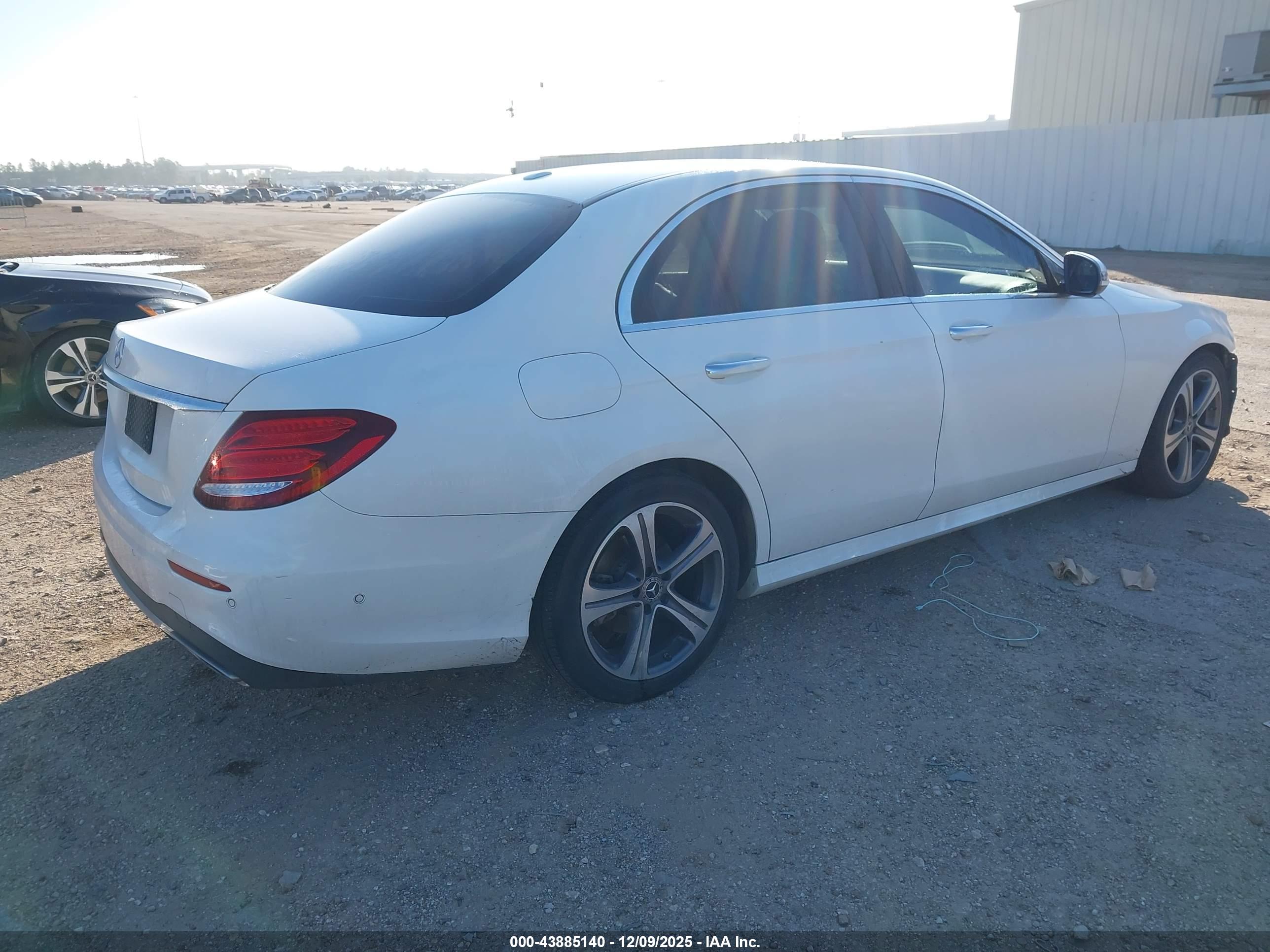 MERCEDES-BENZ E image 4