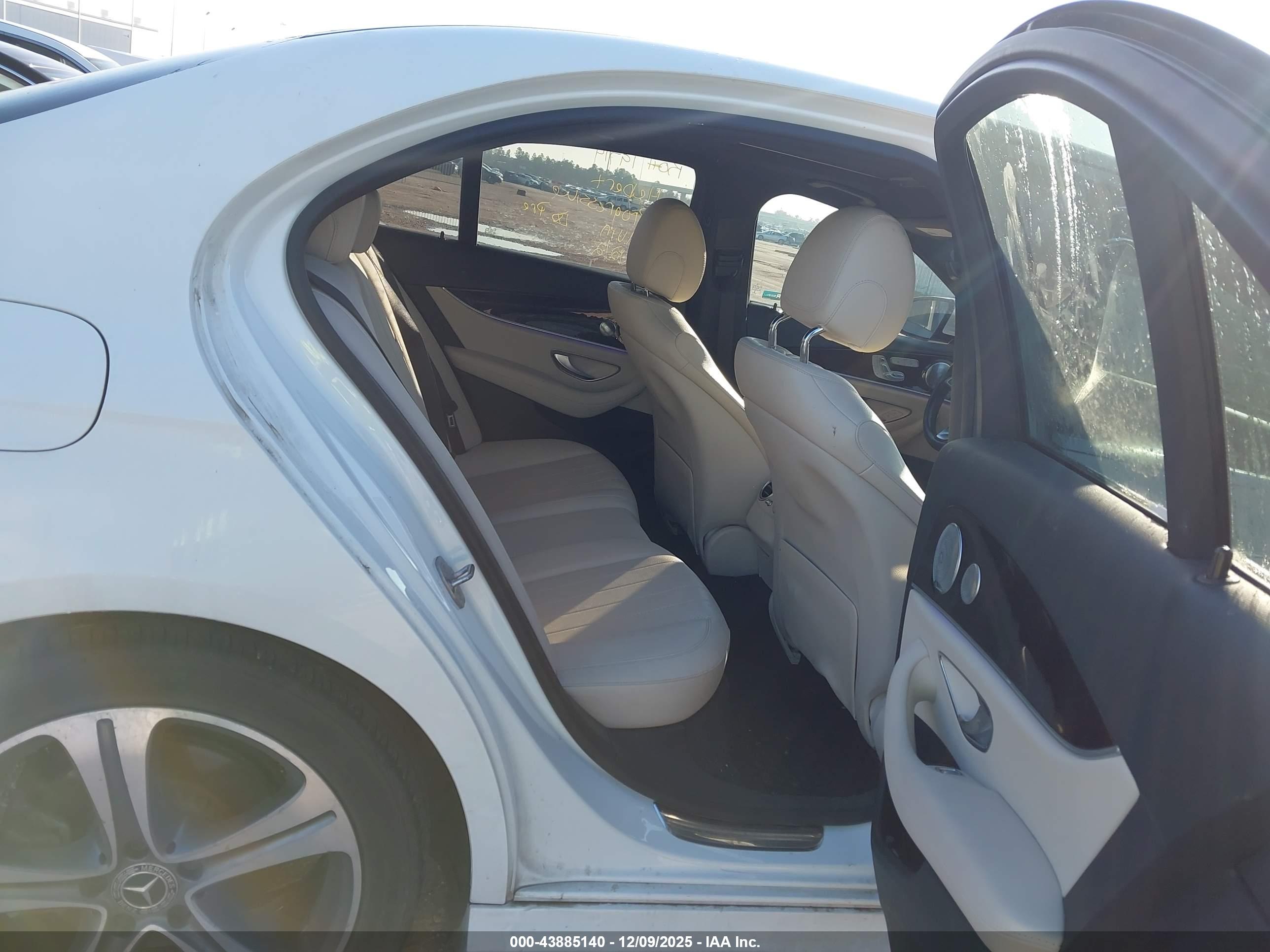 MERCEDES-BENZ E image 8