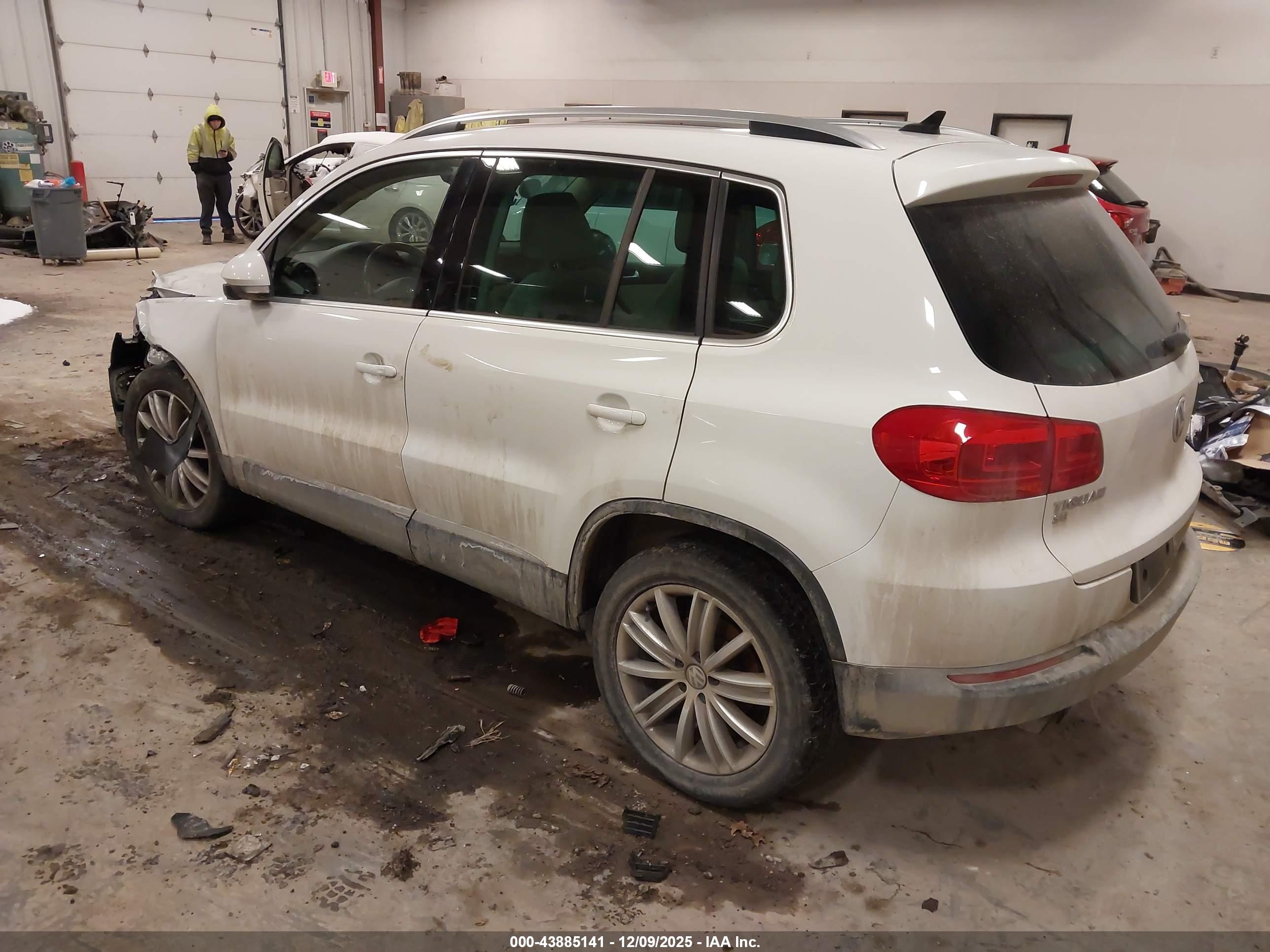 VOLKSWAGEN TIGUAN image 3