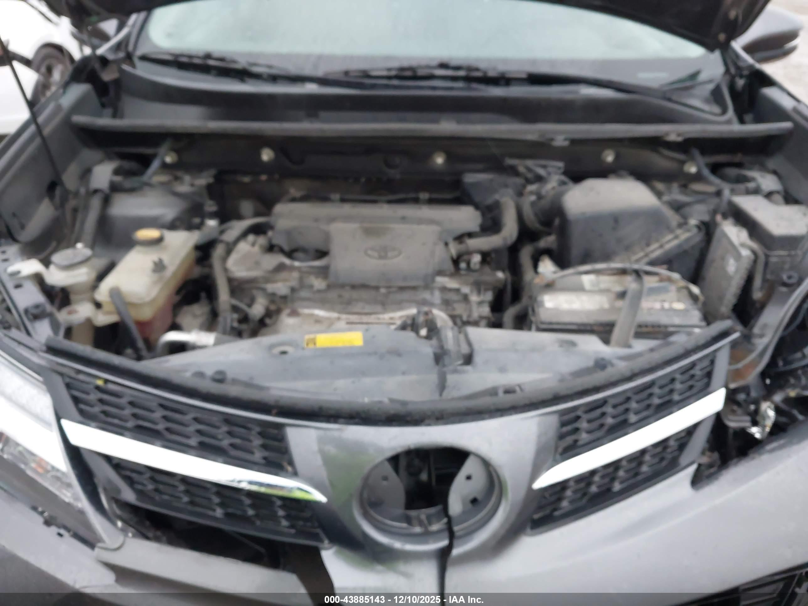 TOYOTA RAV4 image 10