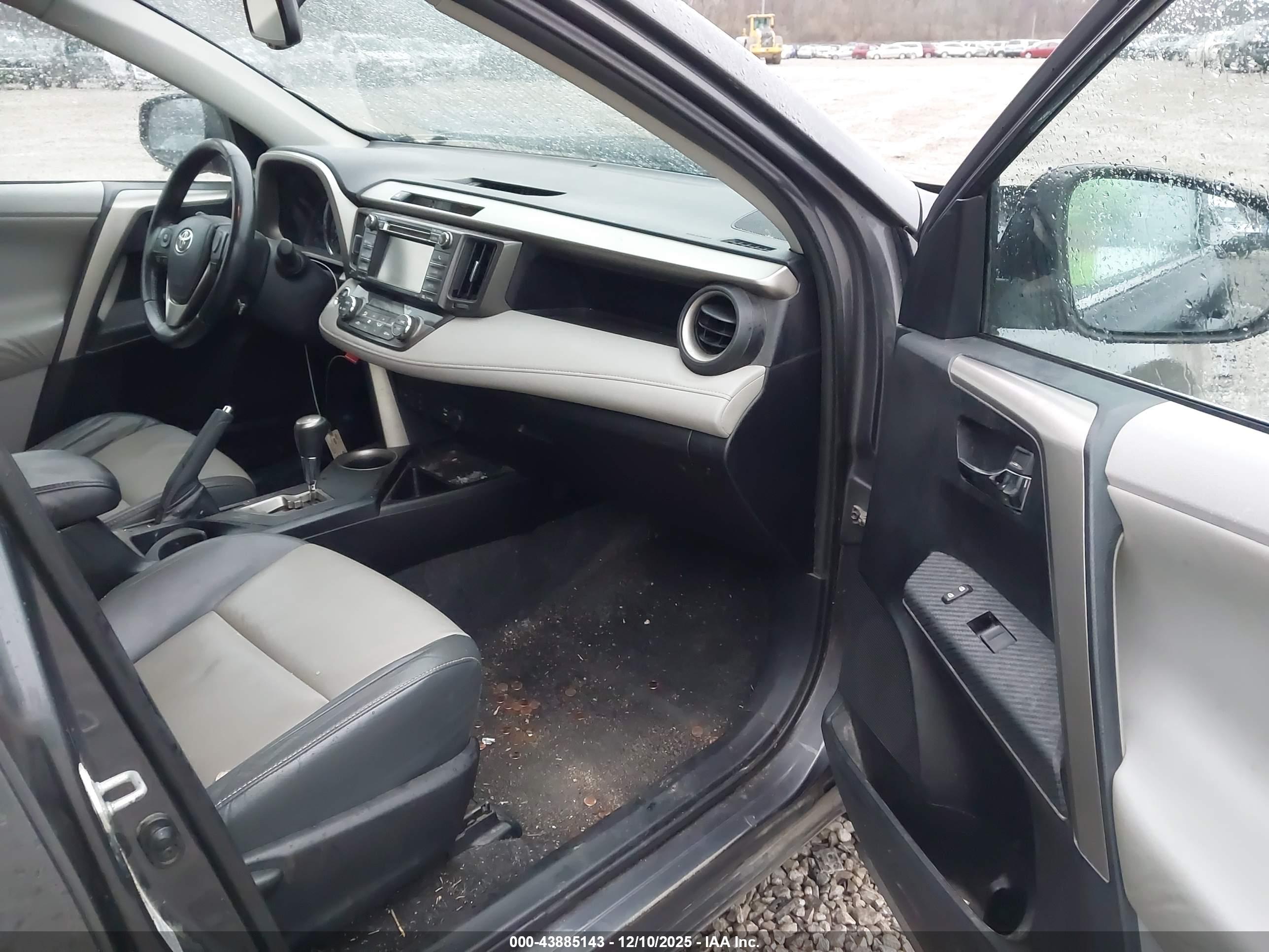 TOYOTA RAV4 image 5