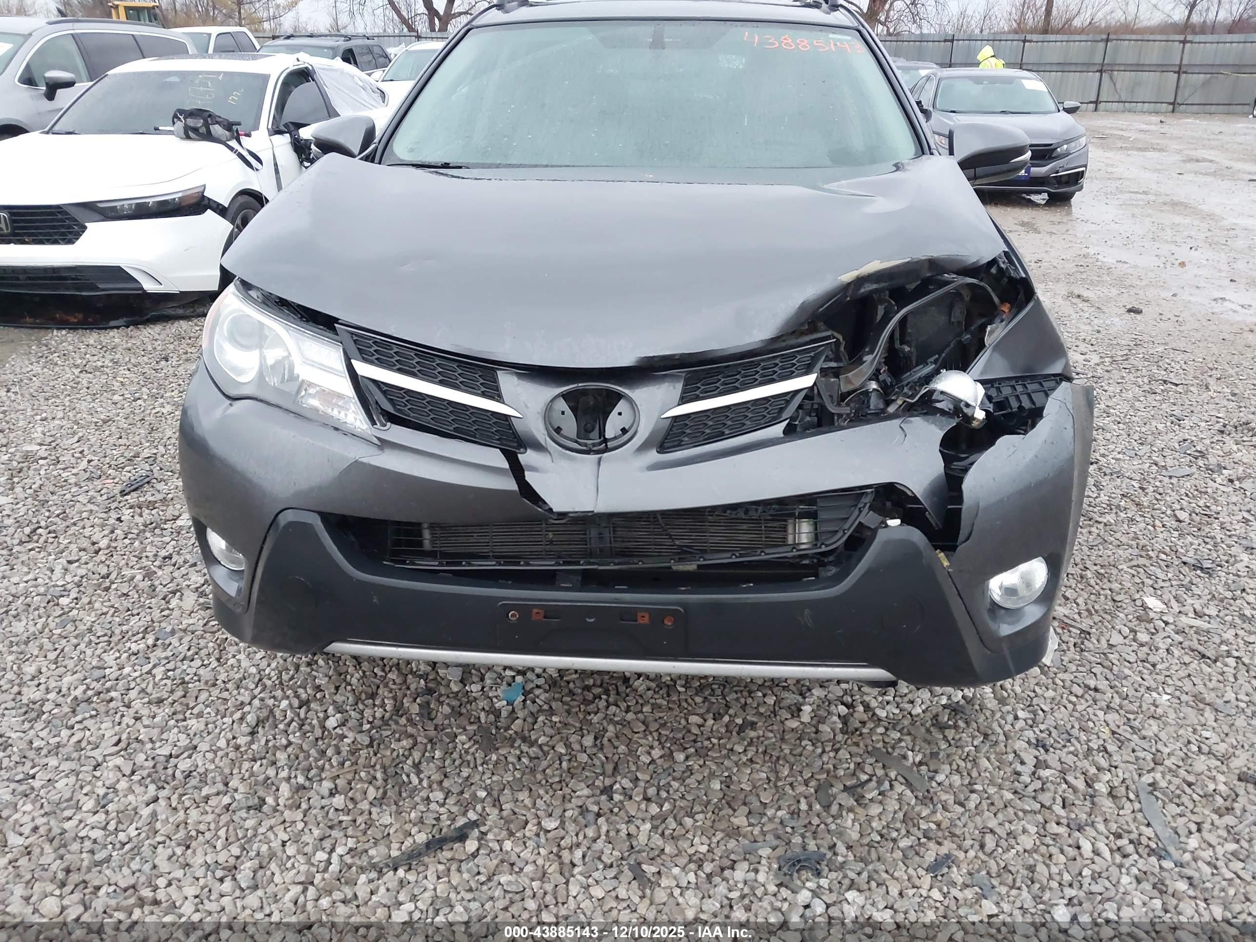 TOYOTA RAV4 image 6