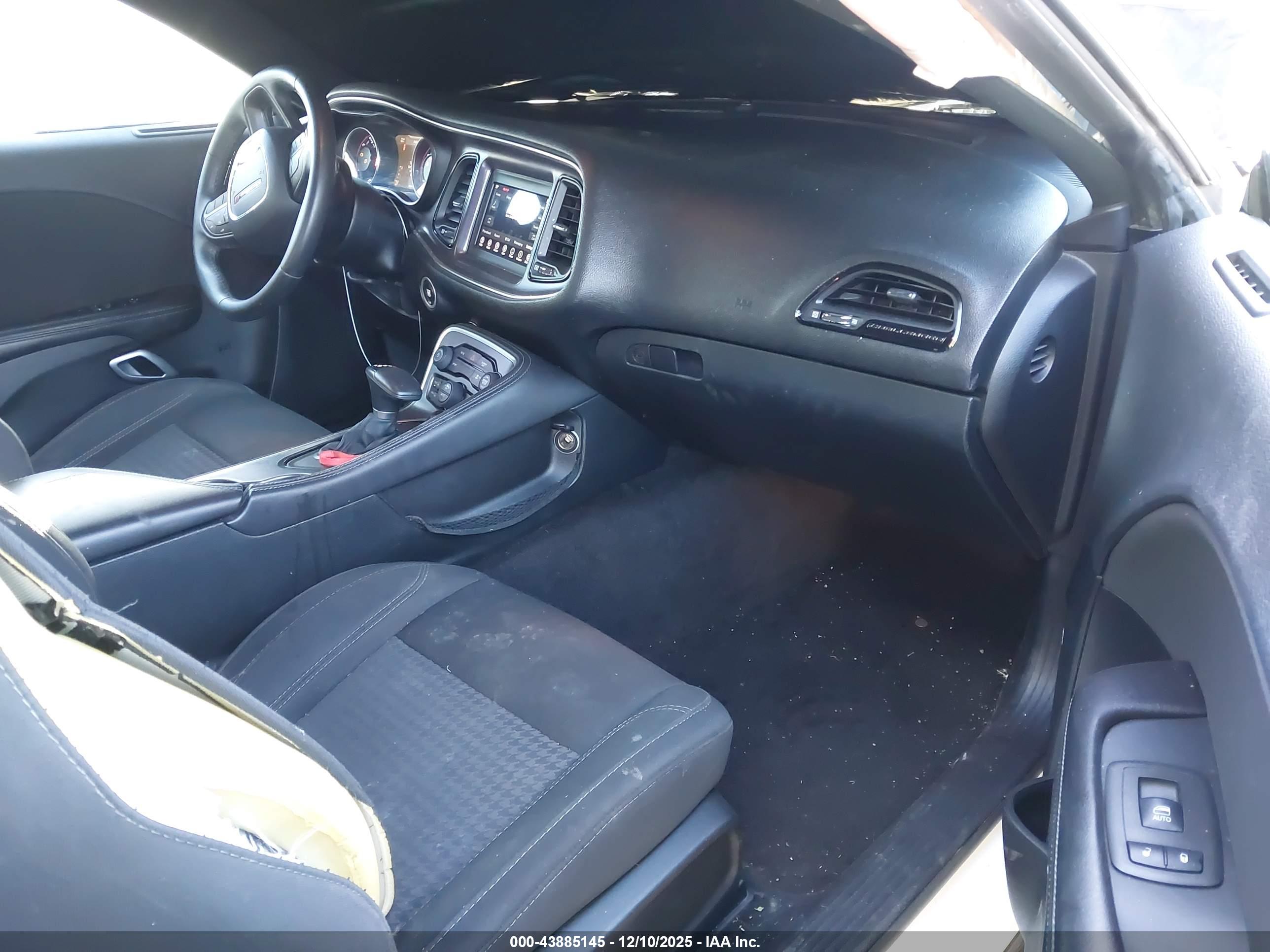 DODGE CHALLENGER image 5