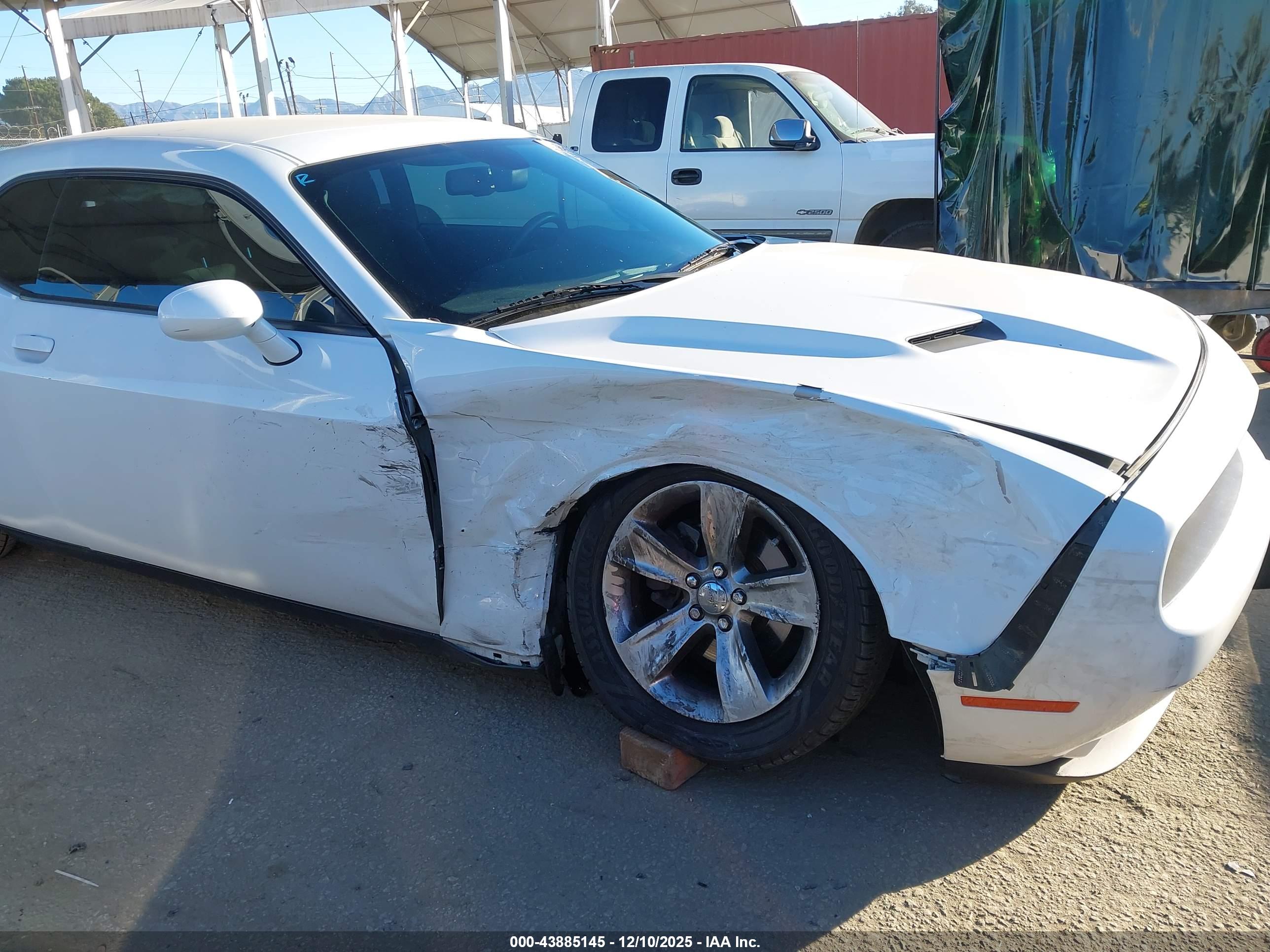 DODGE CHALLENGER image 6