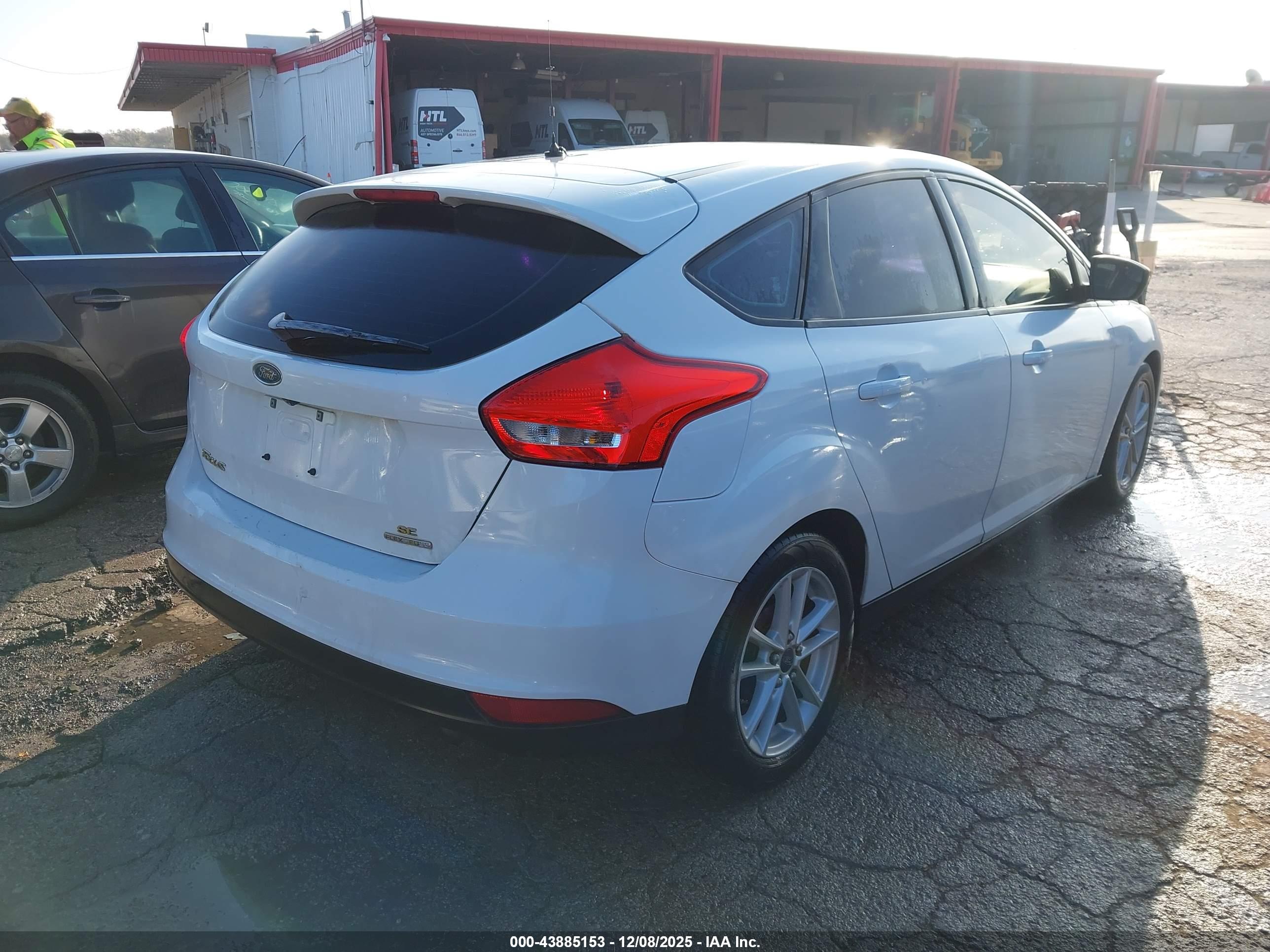 FORD FOCUS image 4