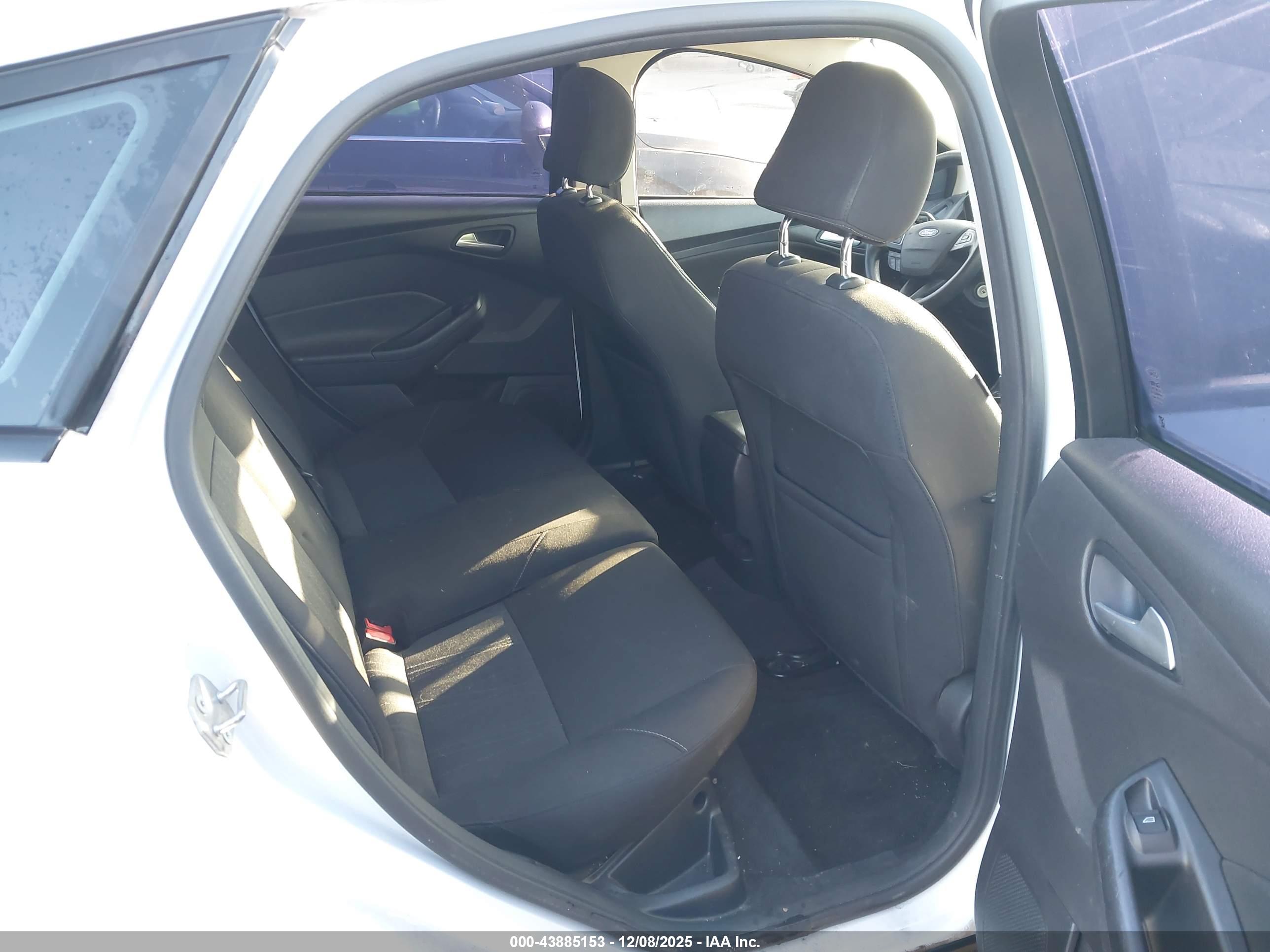 FORD FOCUS image 8