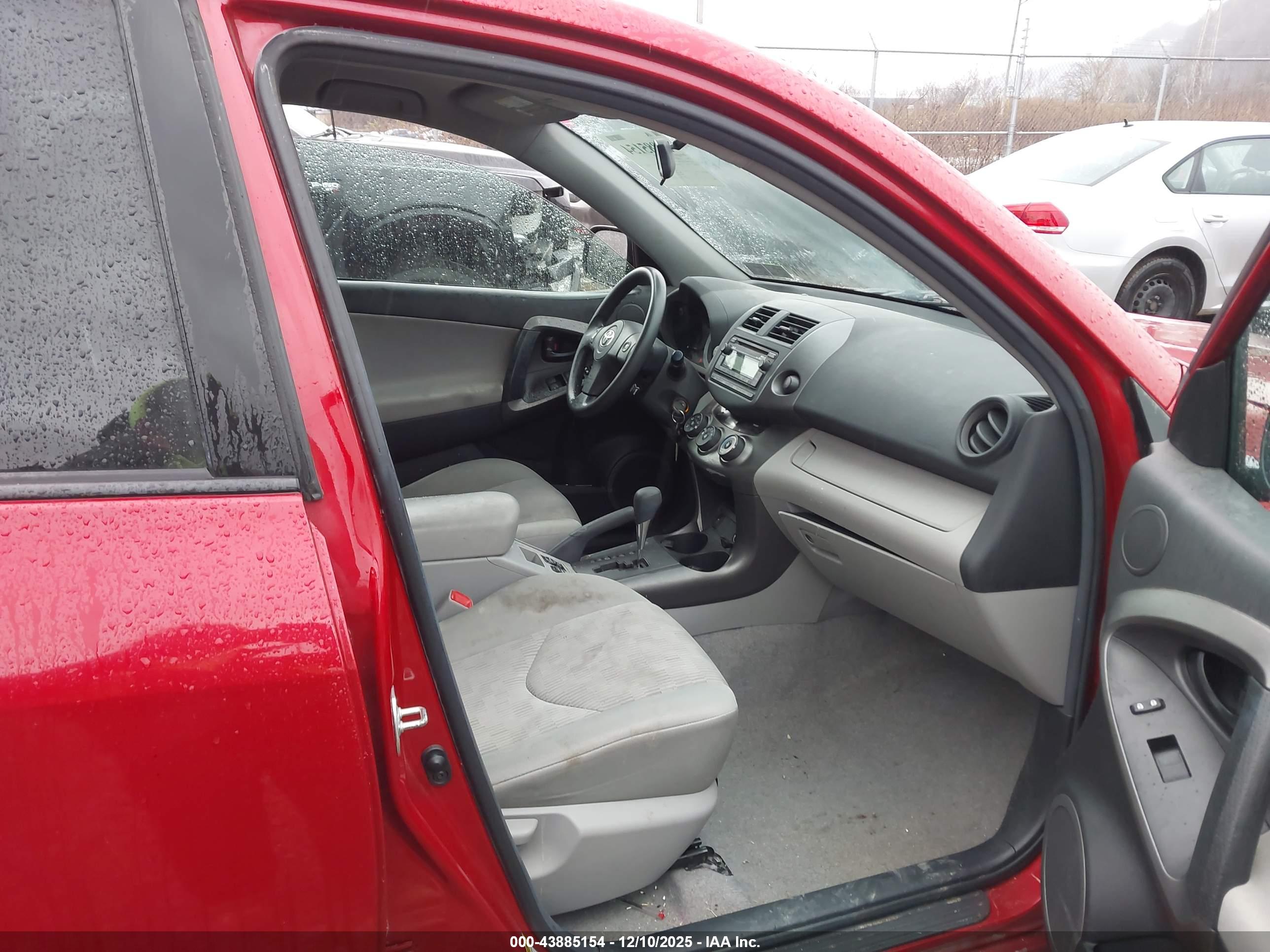 TOYOTA RAV4 image 5