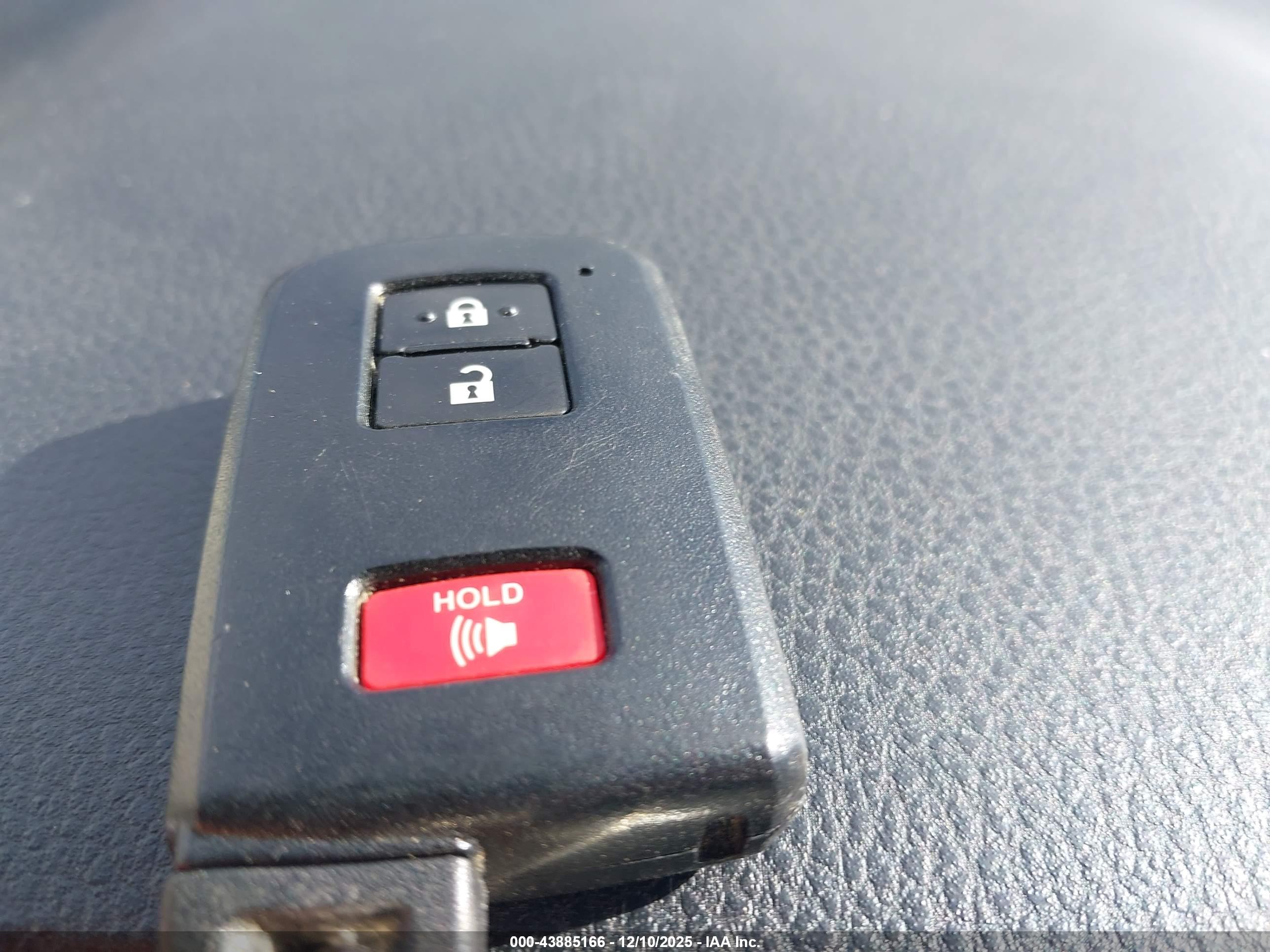 TOYOTA RAV4 image 11