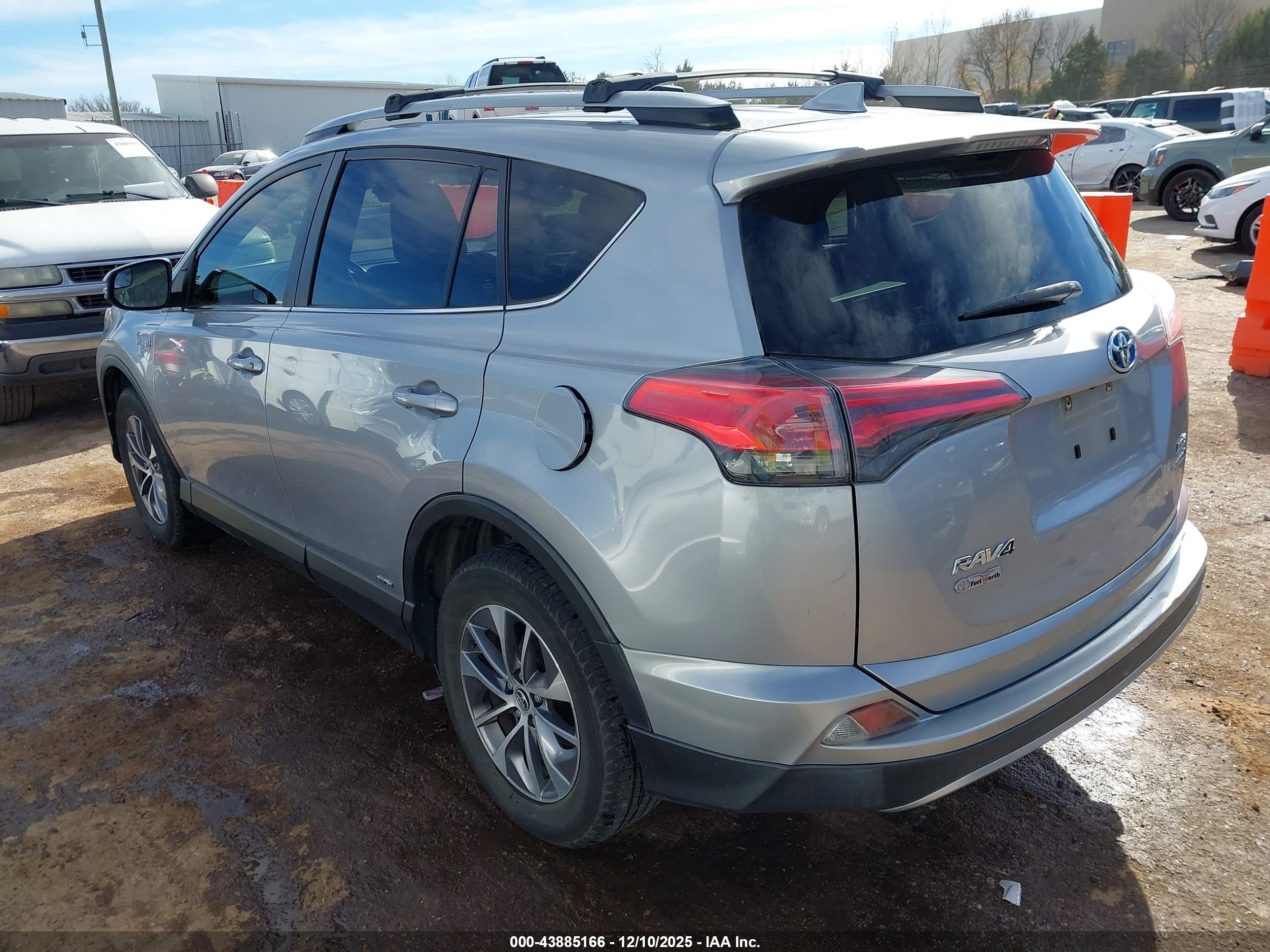 TOYOTA RAV4 image 3