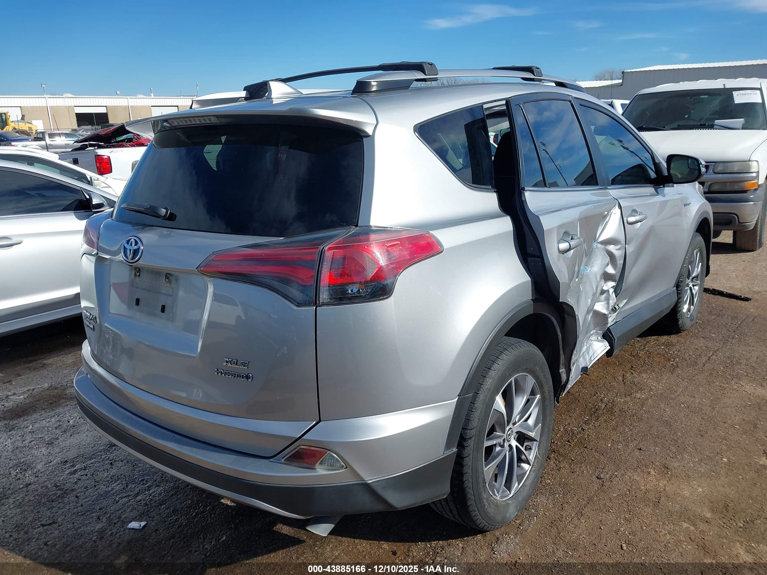 TOYOTA RAV4 image 4