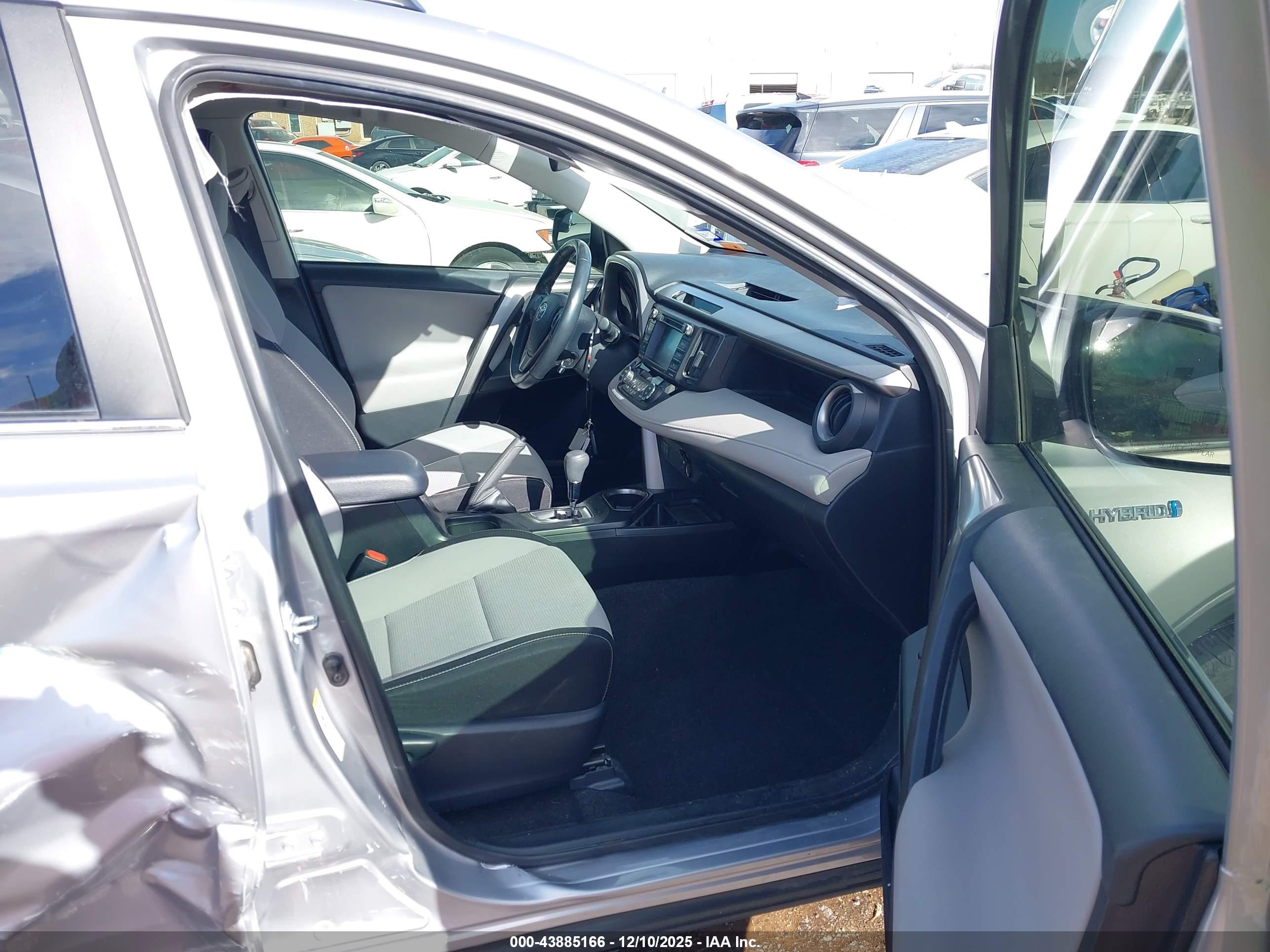 TOYOTA RAV4 image 5