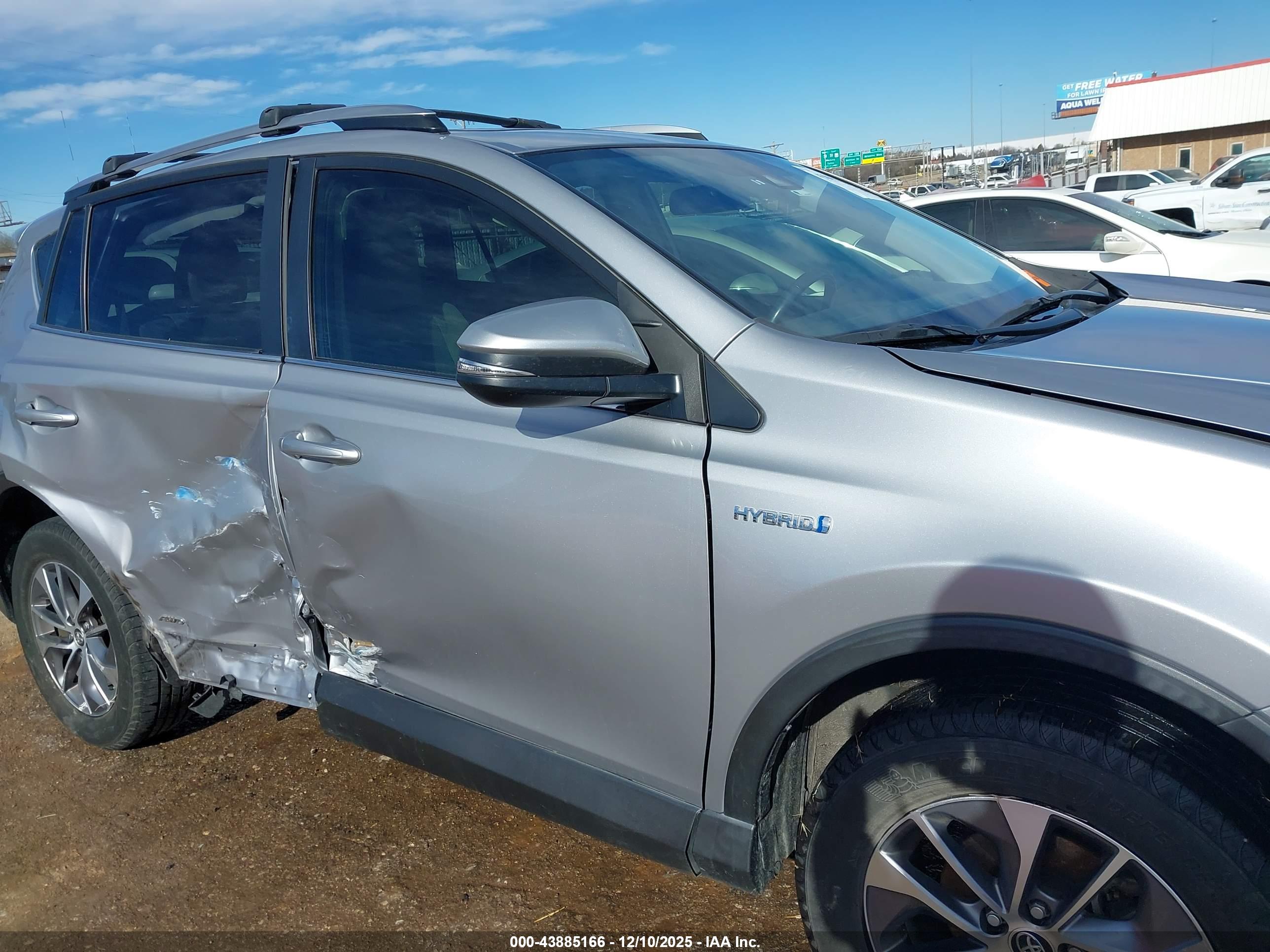 TOYOTA RAV4 image 6