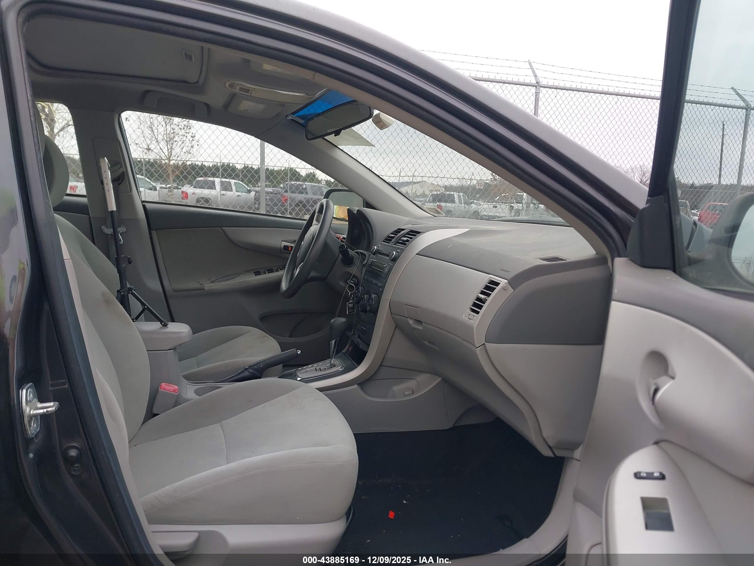 TOYOTA COROLLA image 5