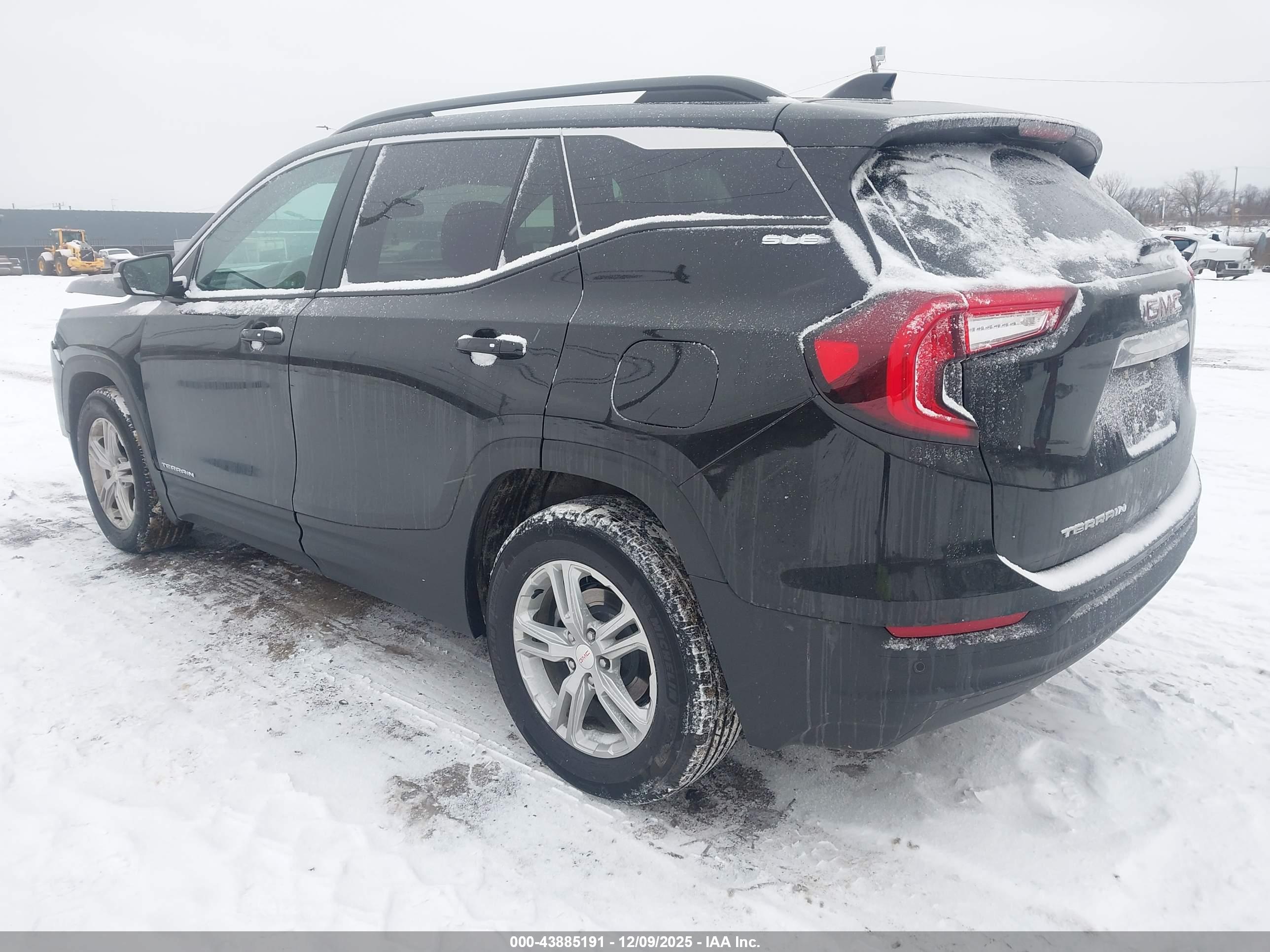 GMC TERRAIN image 3