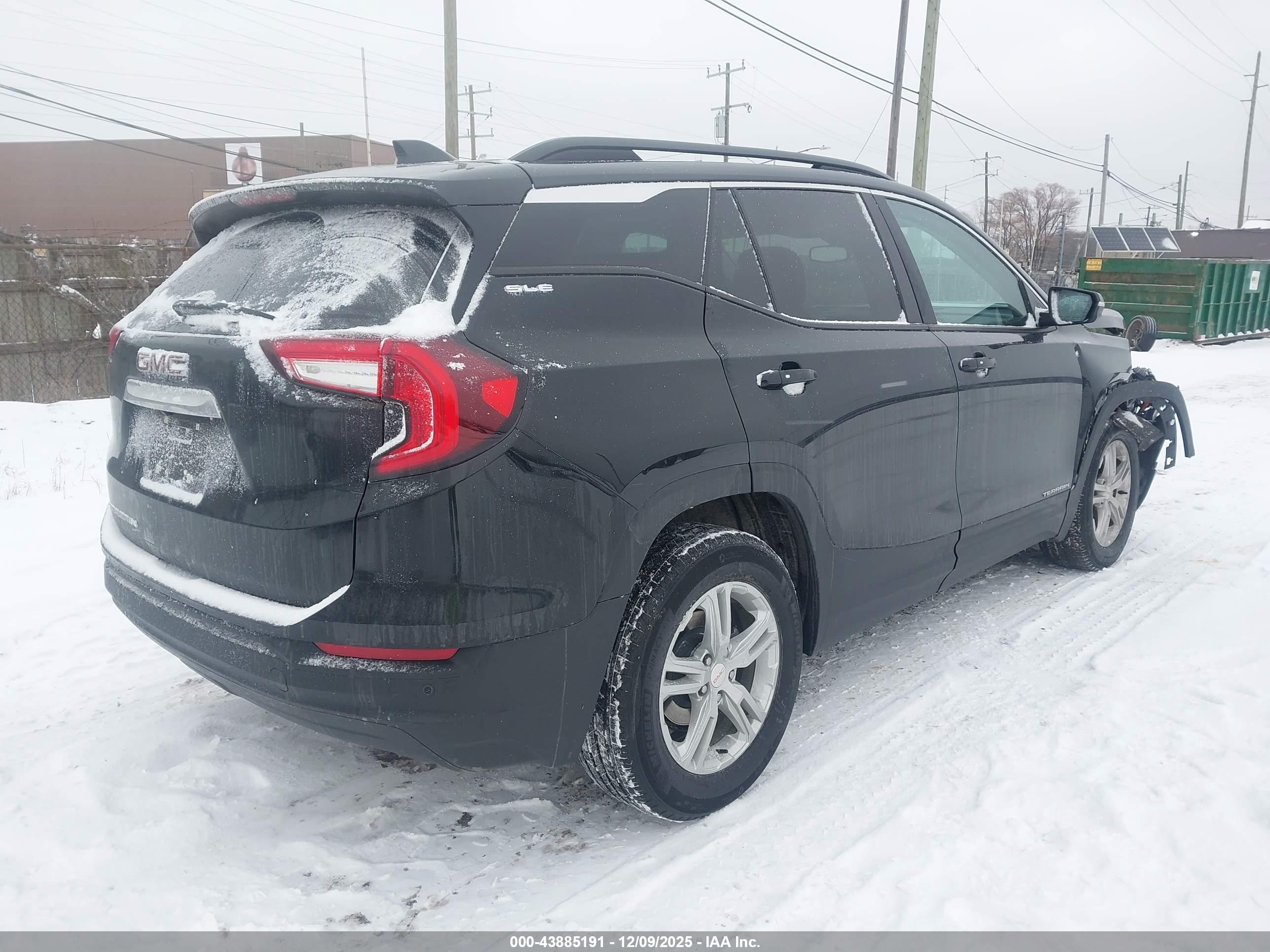 GMC TERRAIN image 4