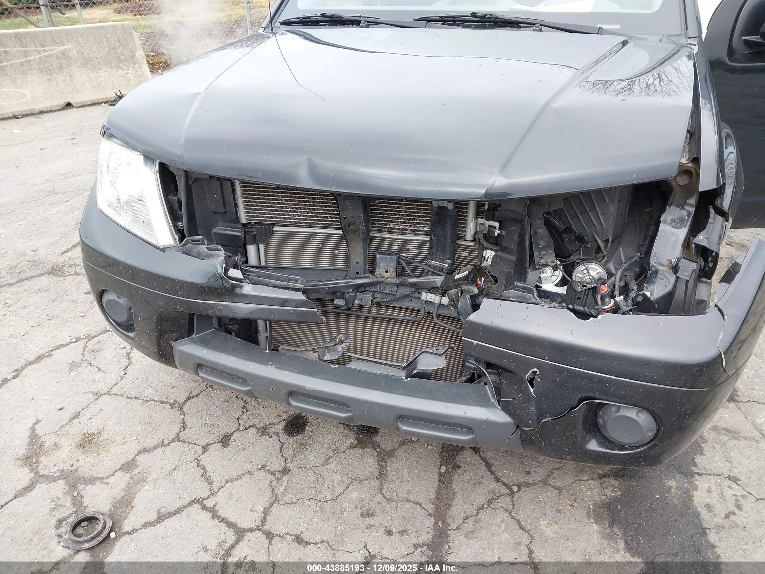 NISSAN FRONTIER image 6