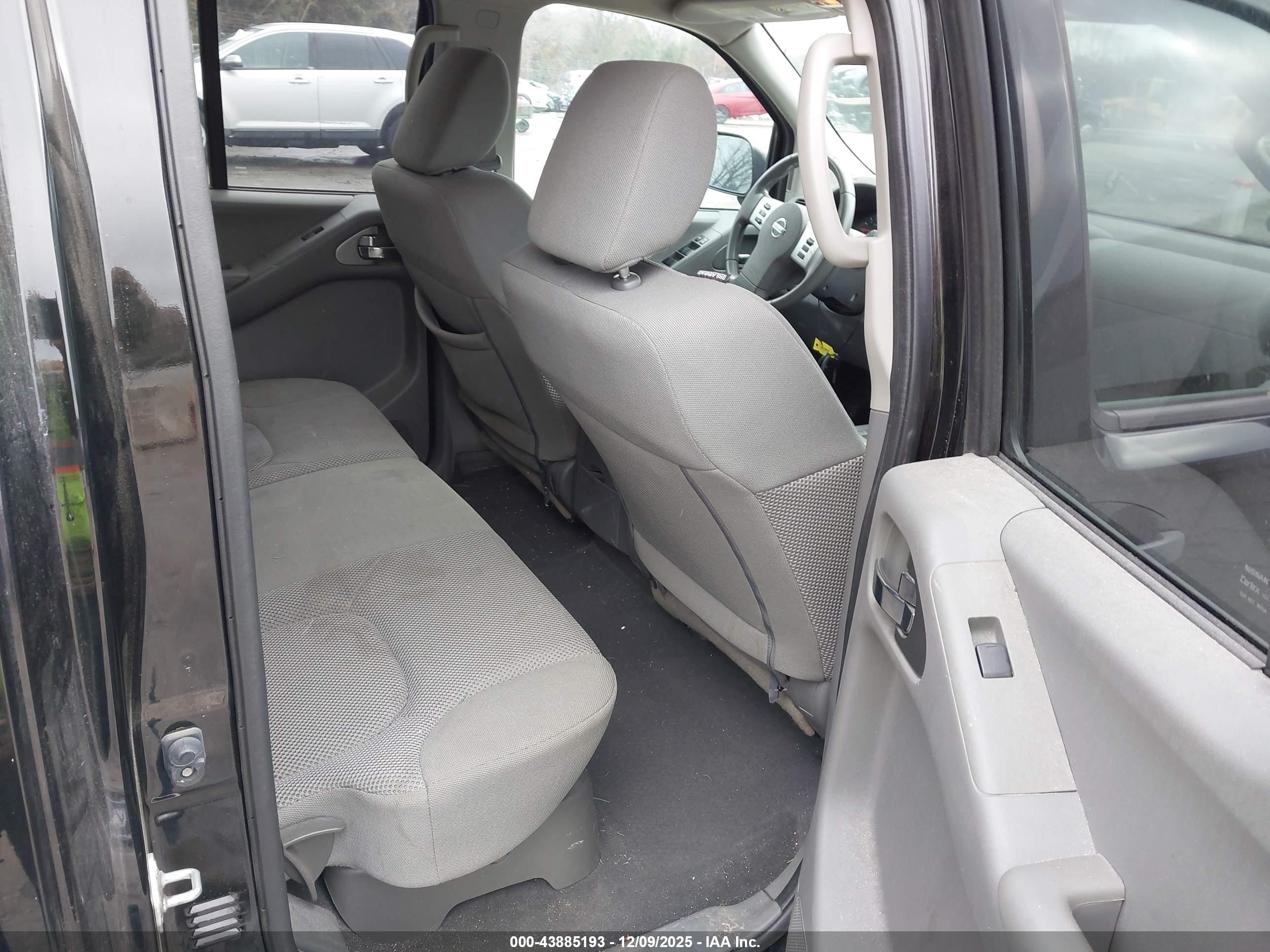 NISSAN FRONTIER image 8