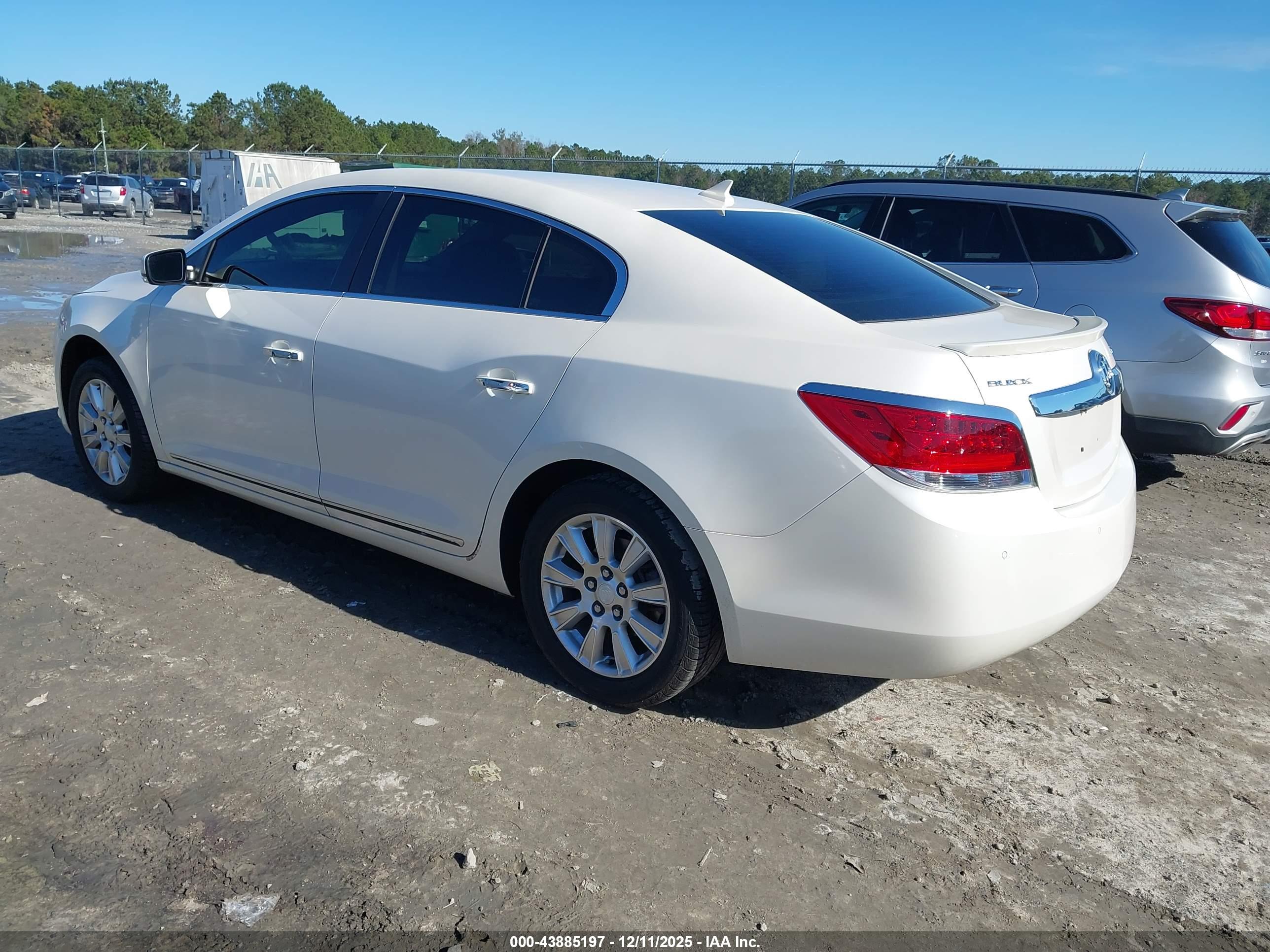 BUICK LACROSSE image 3