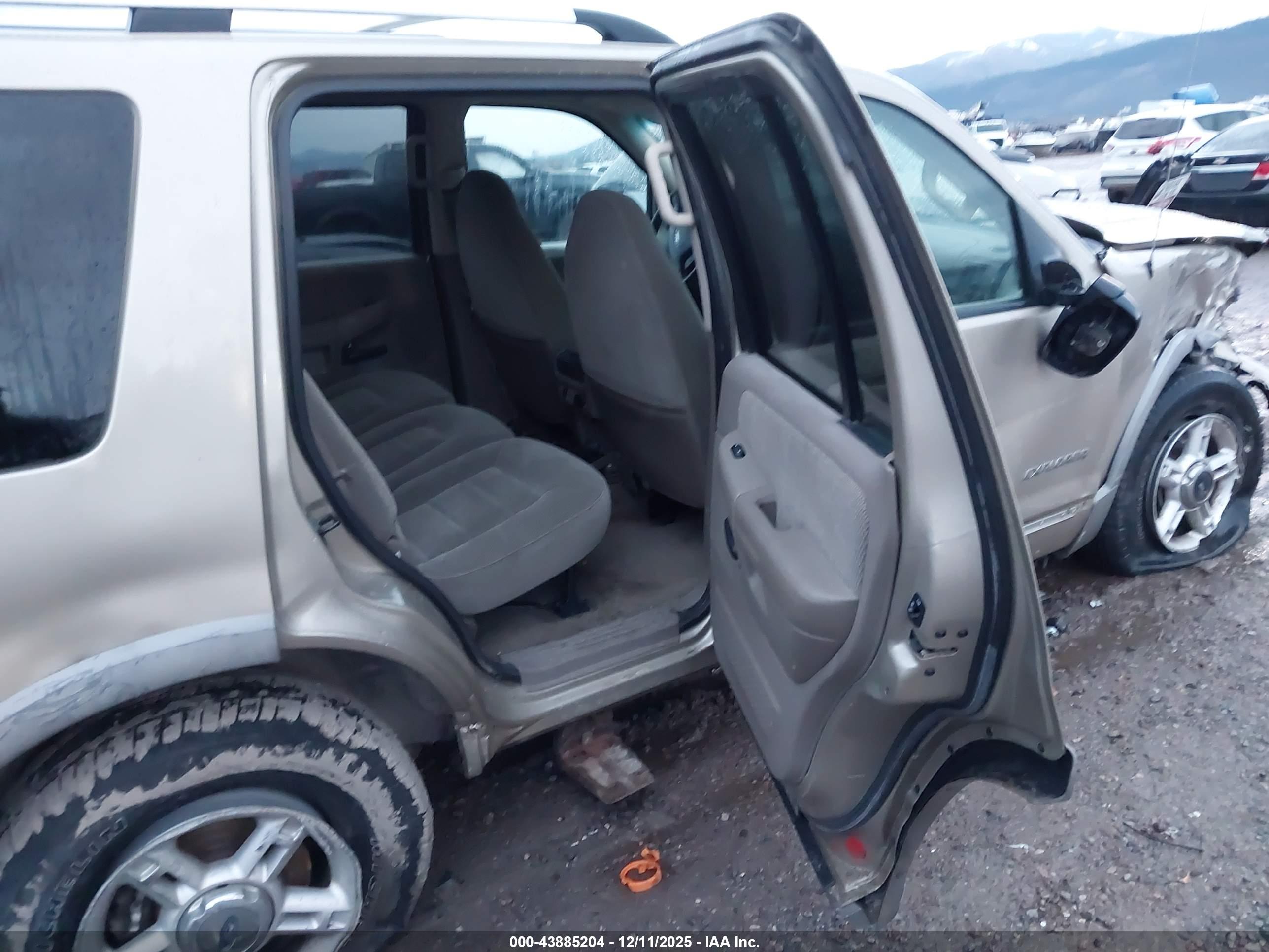 FORD EXPLORER image 8