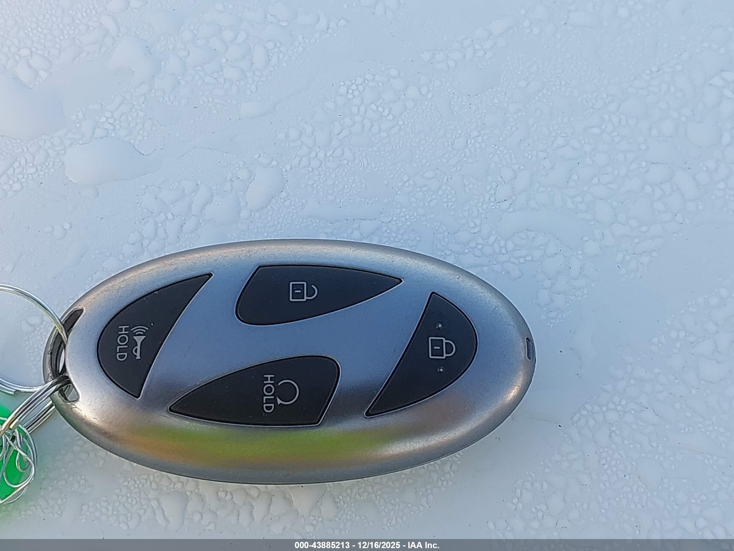 HYUNDAI KONA image 11