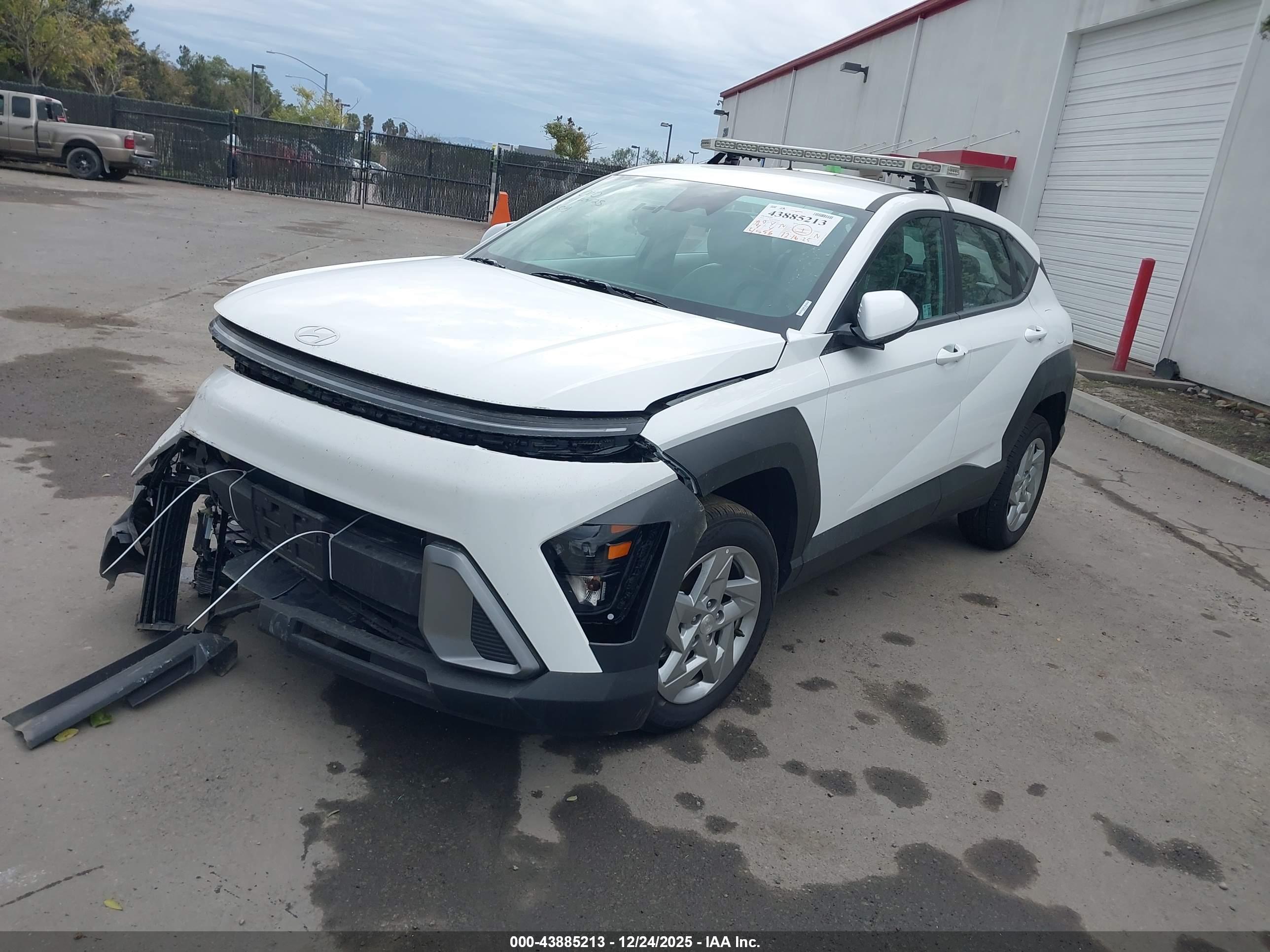 HYUNDAI KONA image 2