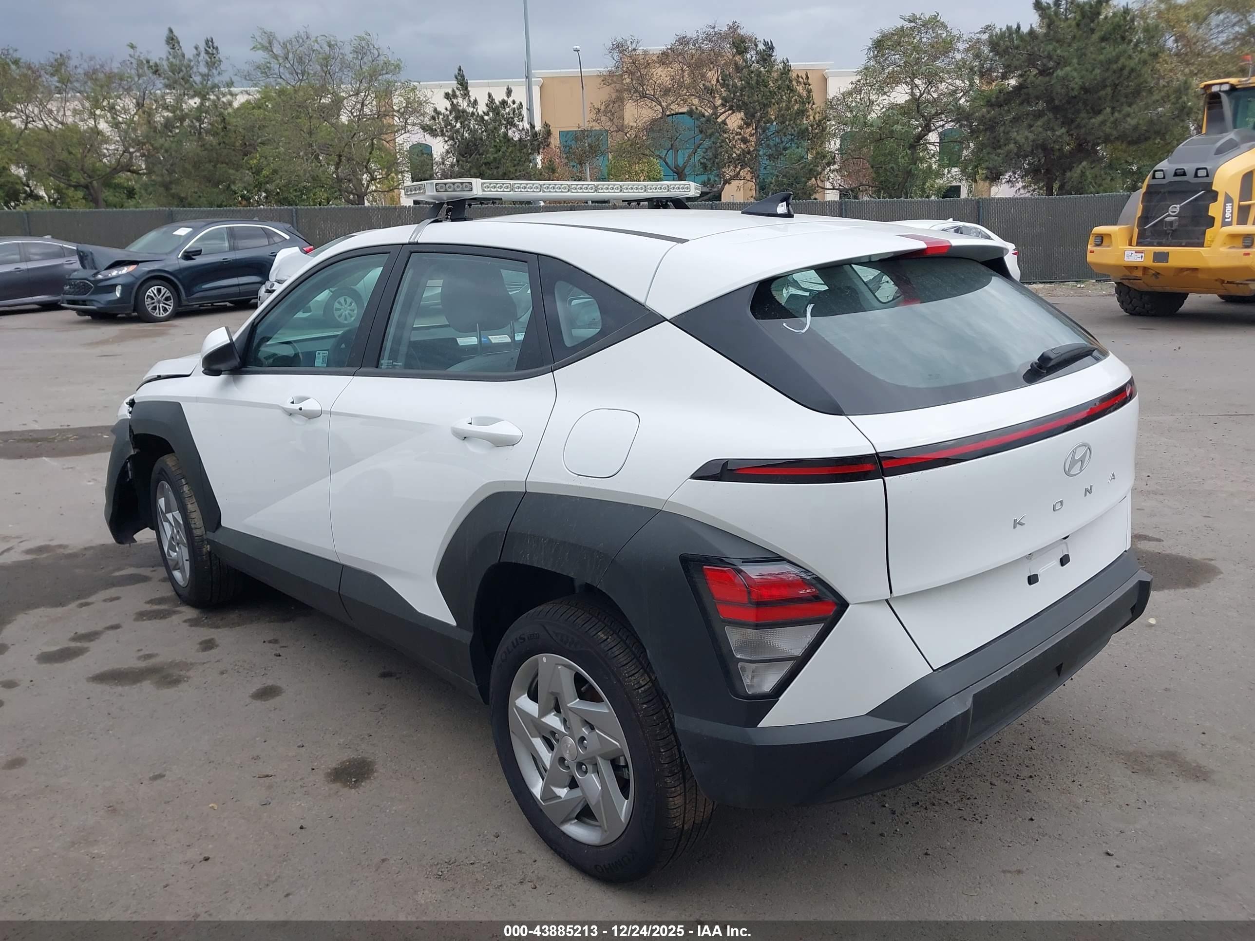 HYUNDAI KONA image 3