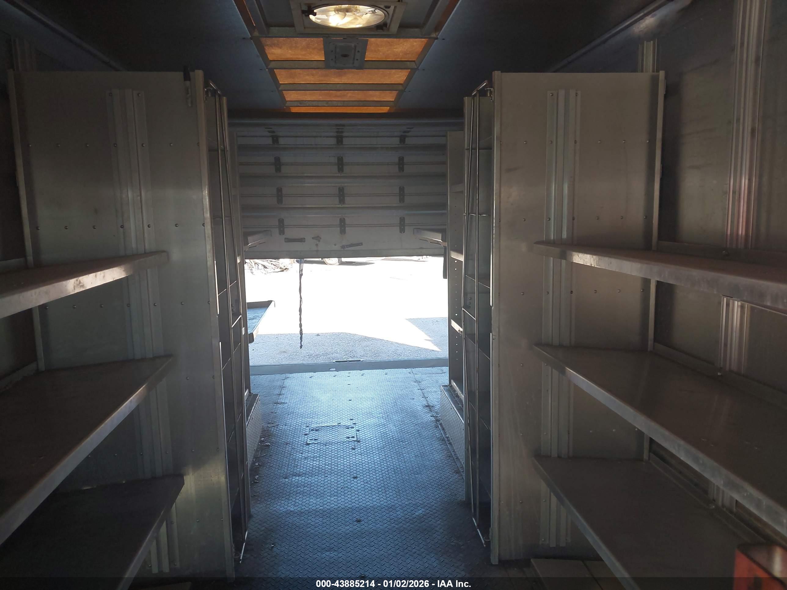 FORD E-450 image 8