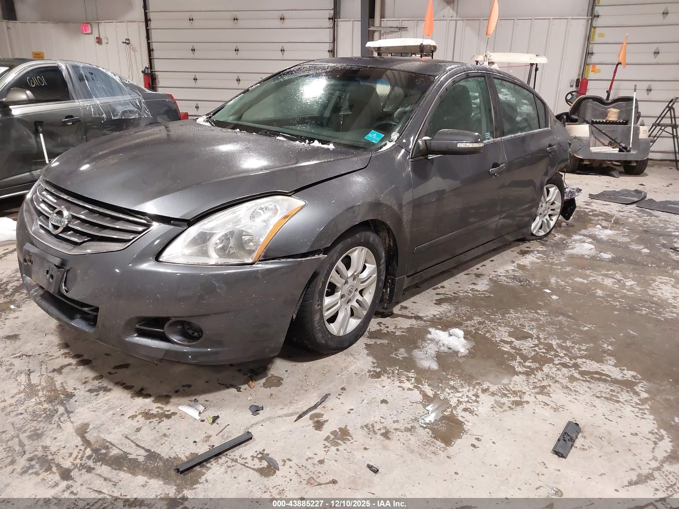 NISSAN ALTIMA image 2