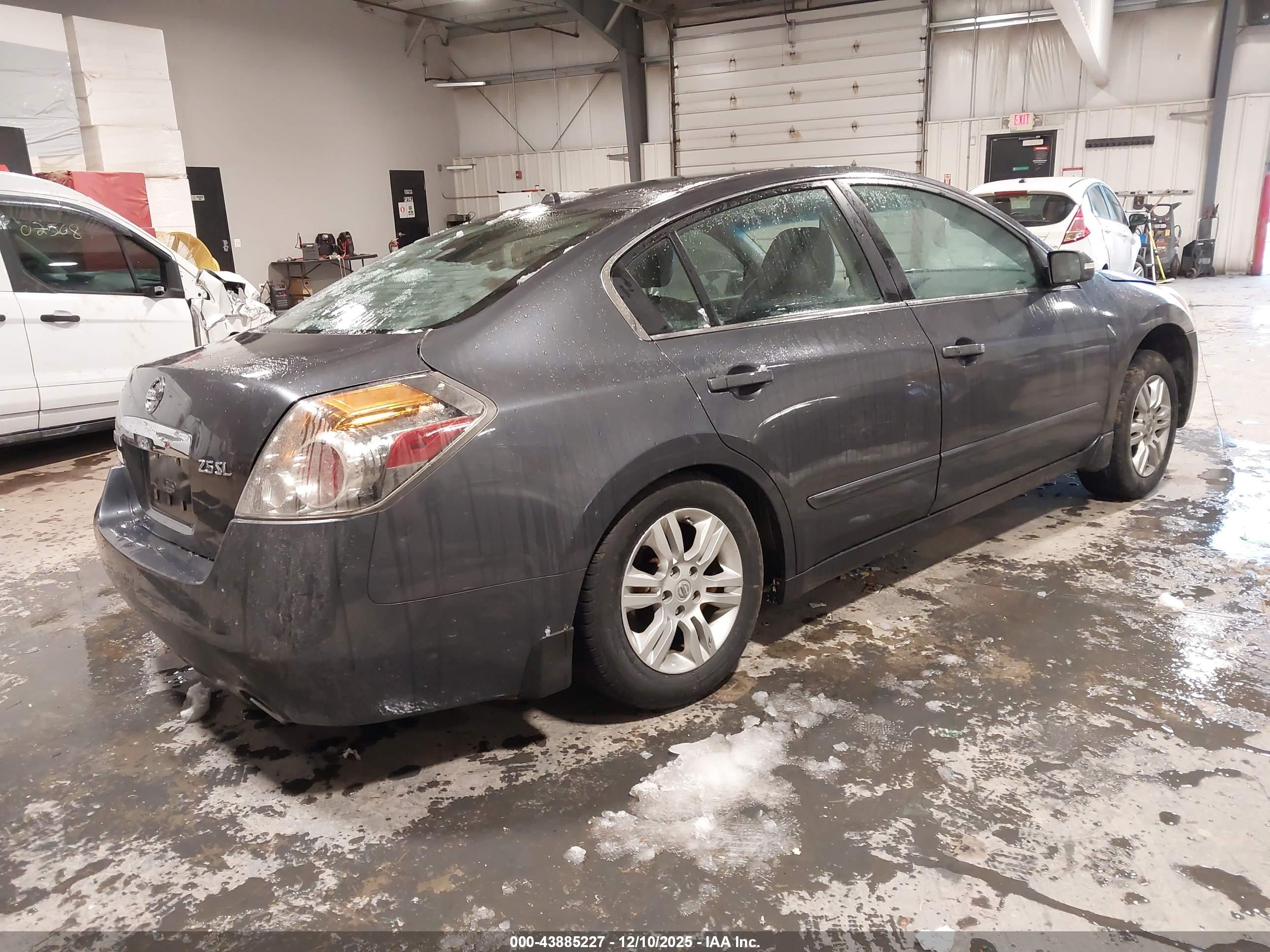 NISSAN ALTIMA image 4