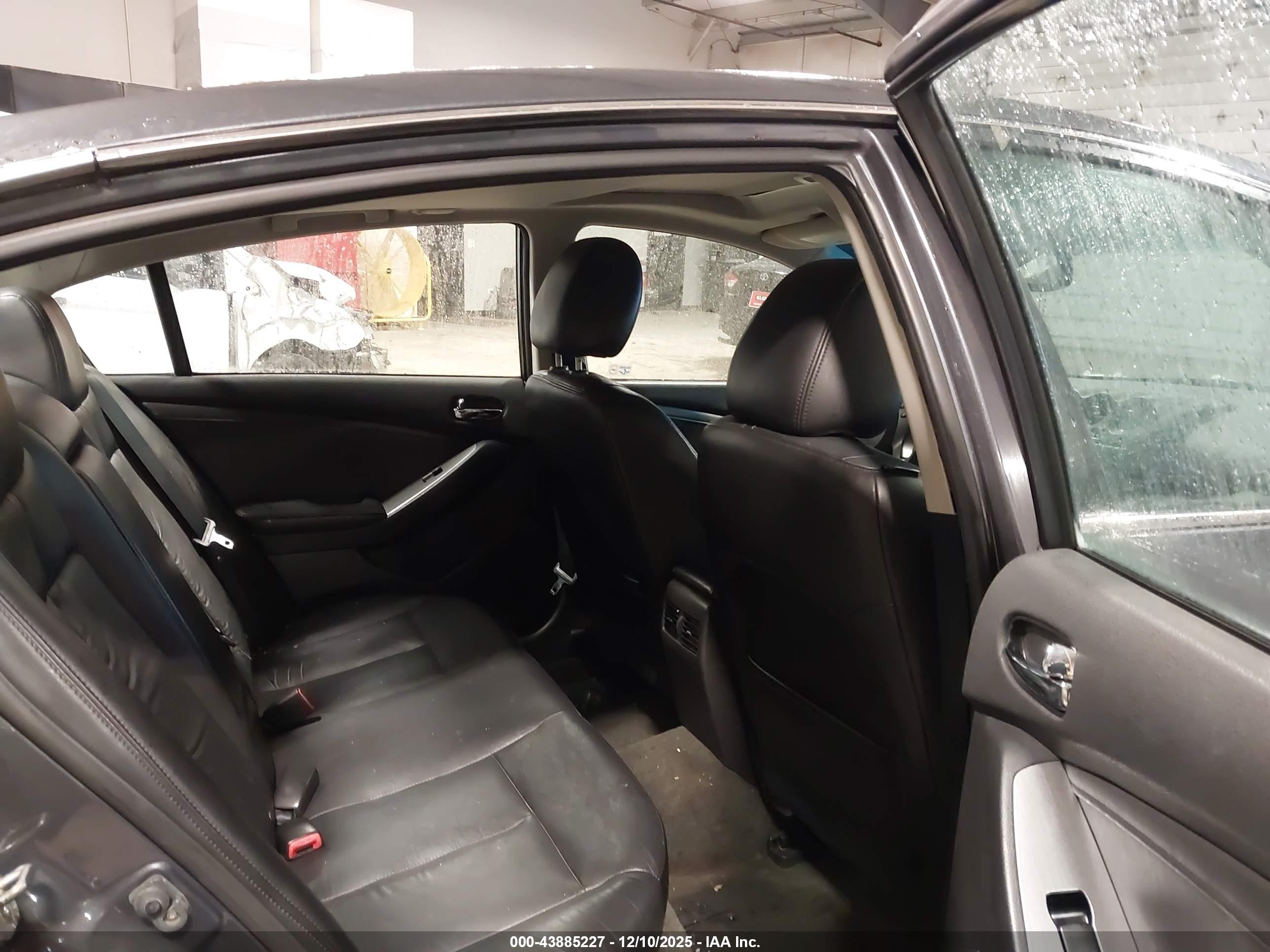 NISSAN ALTIMA image 8