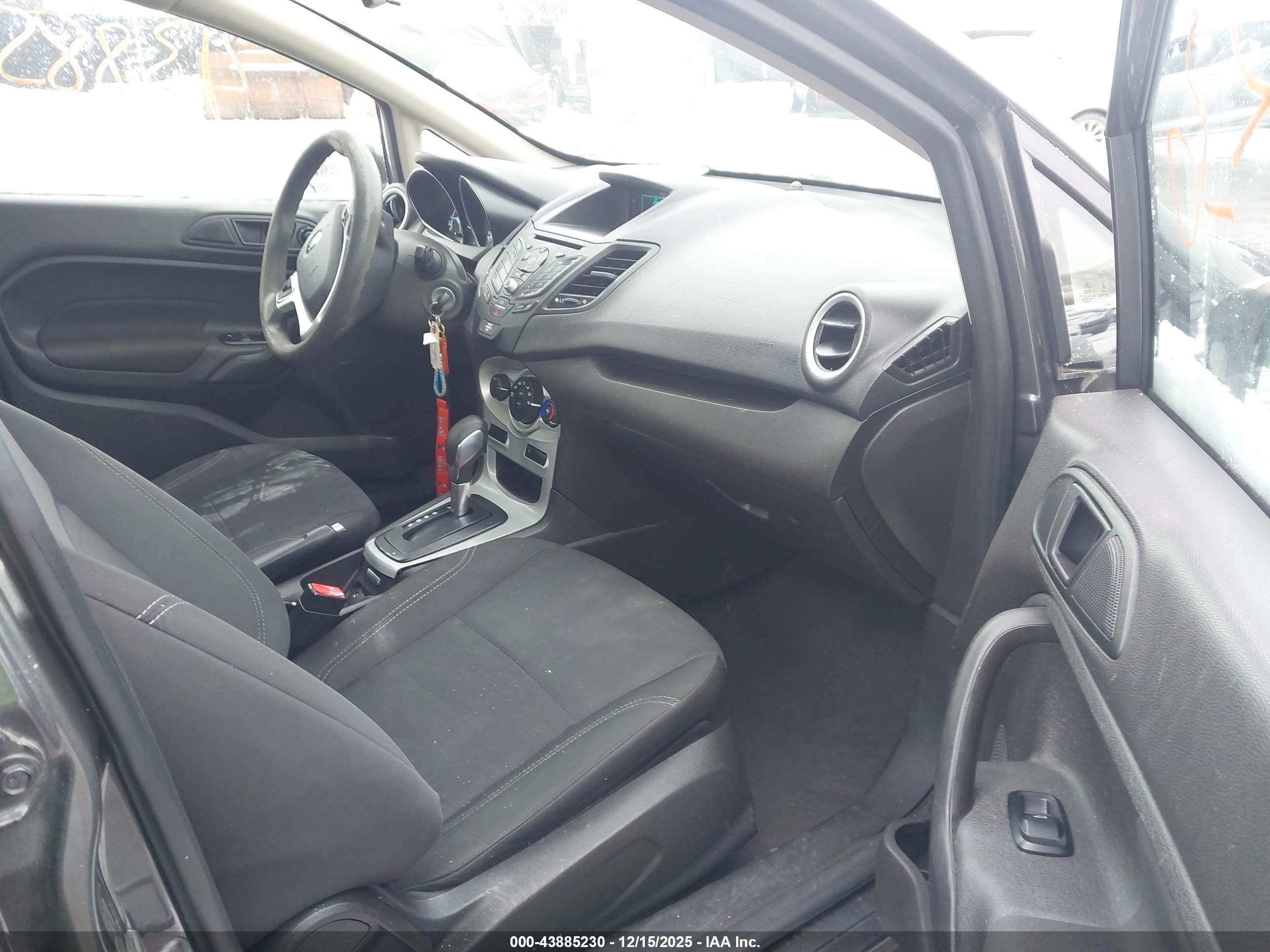 FORD FIESTA image 5