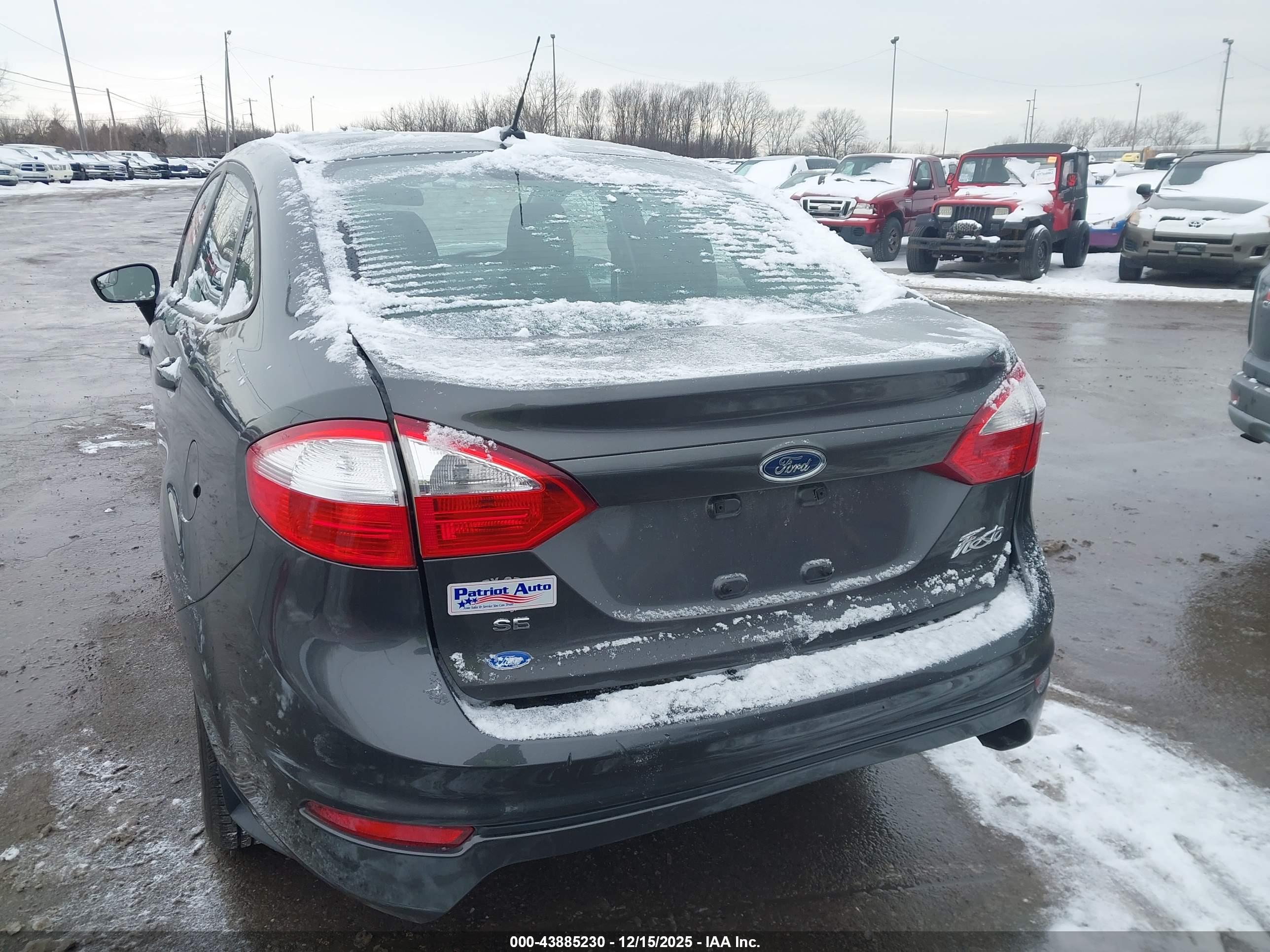 FORD FIESTA image 6