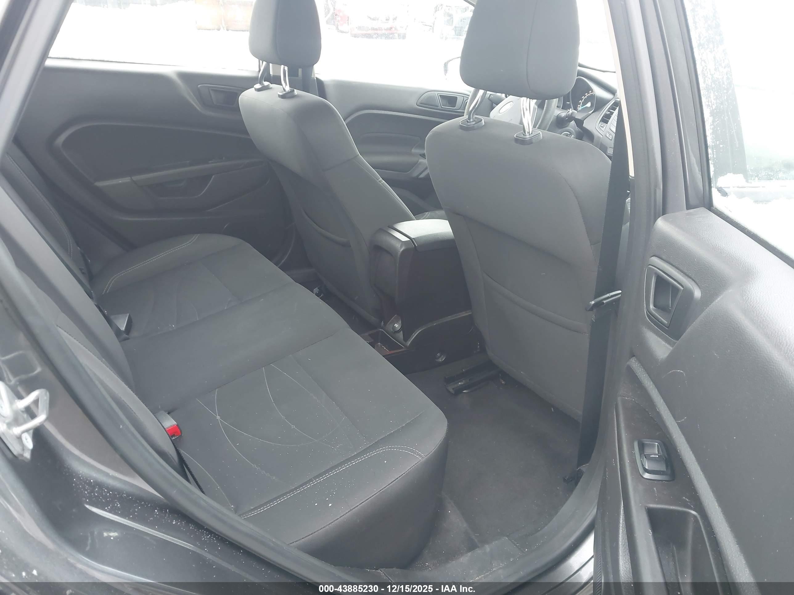 FORD FIESTA image 8