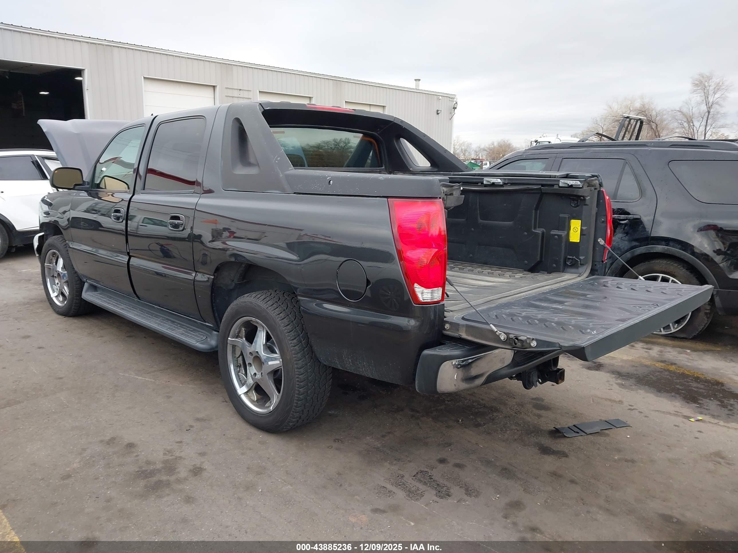 CHEVROLET AVALANCHE image 3