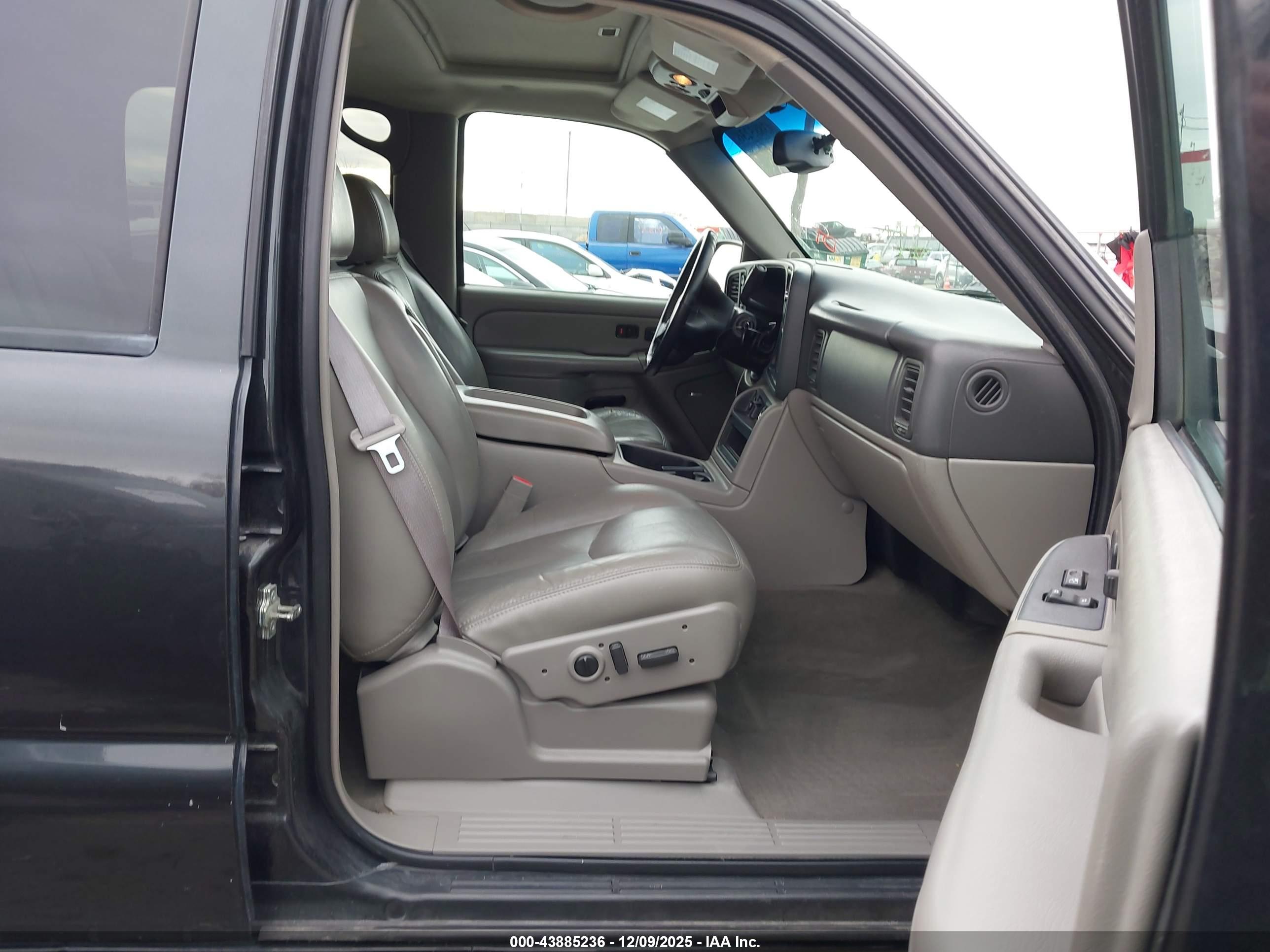CHEVROLET AVALANCHE image 5