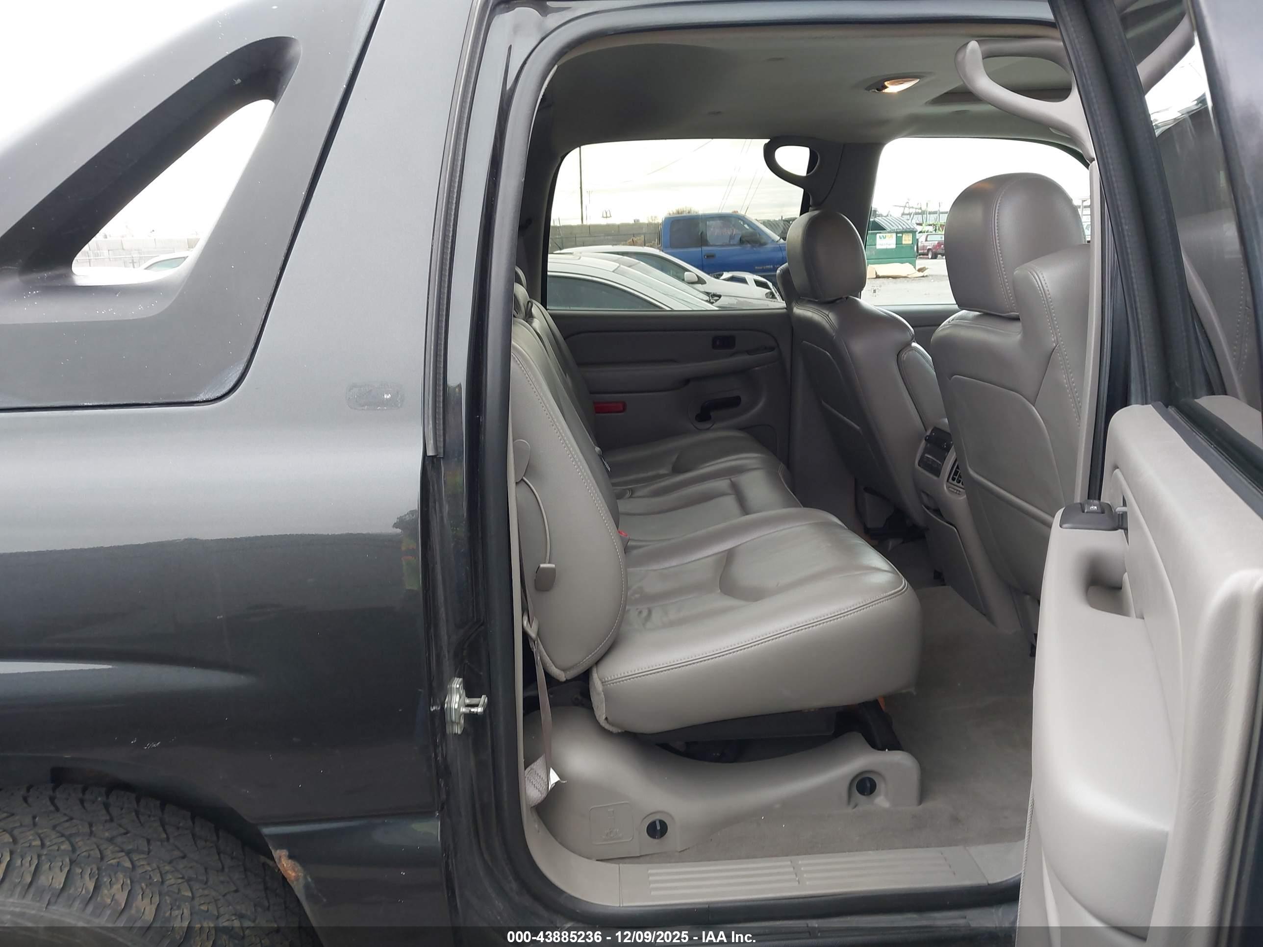 CHEVROLET AVALANCHE image 8