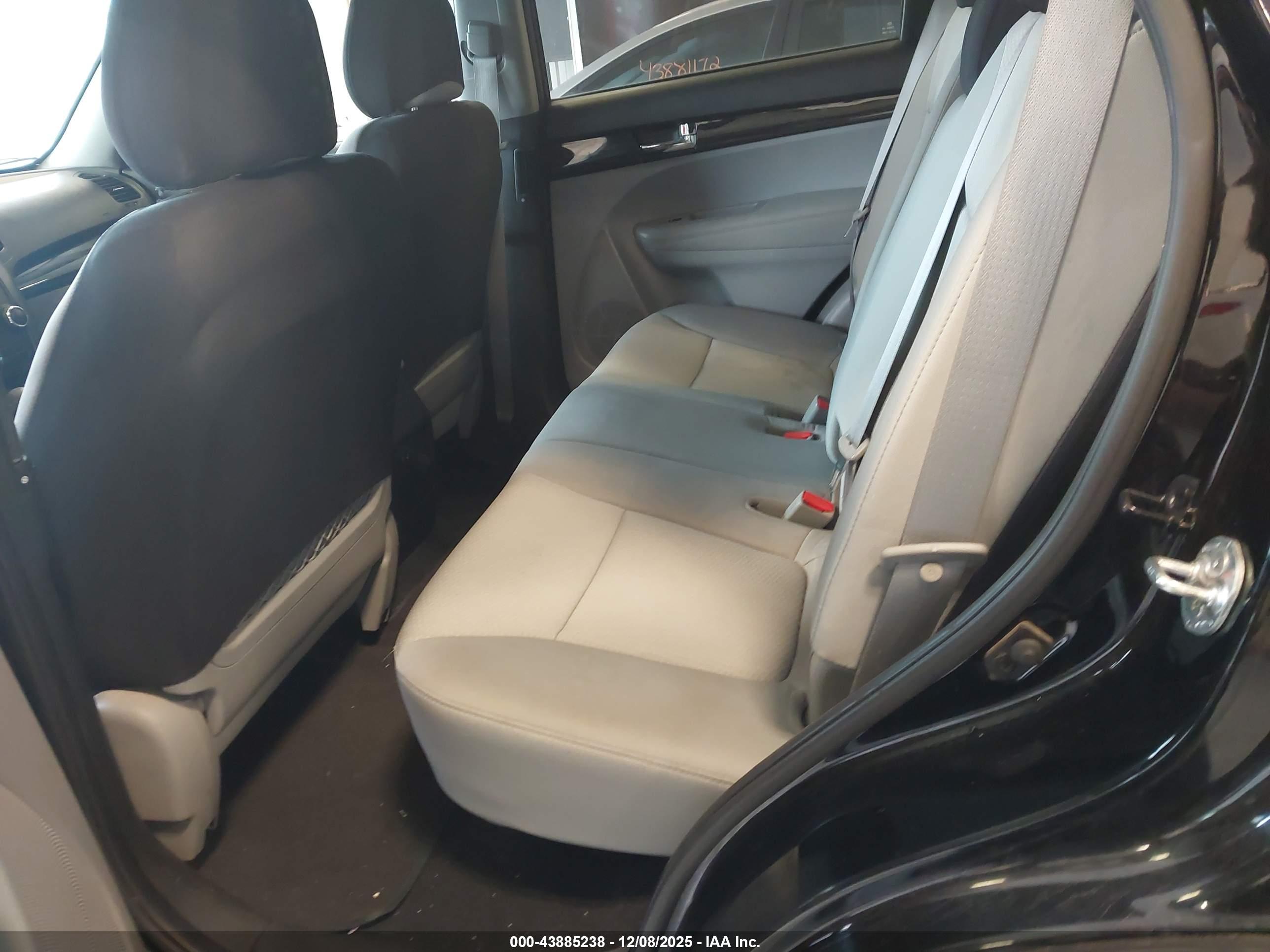 KIA SORENTO image 8