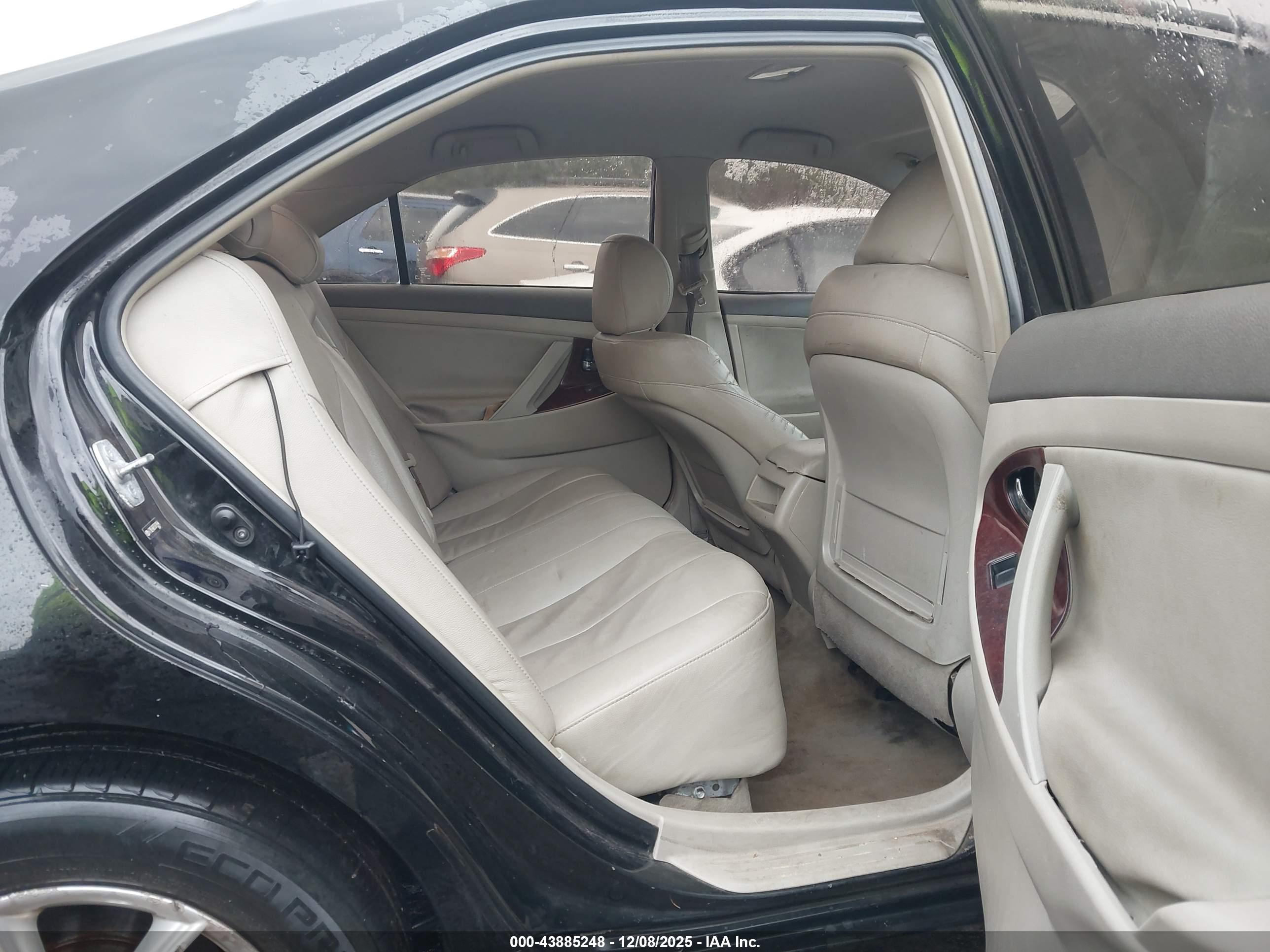 TOYOTA CAMRY image 8