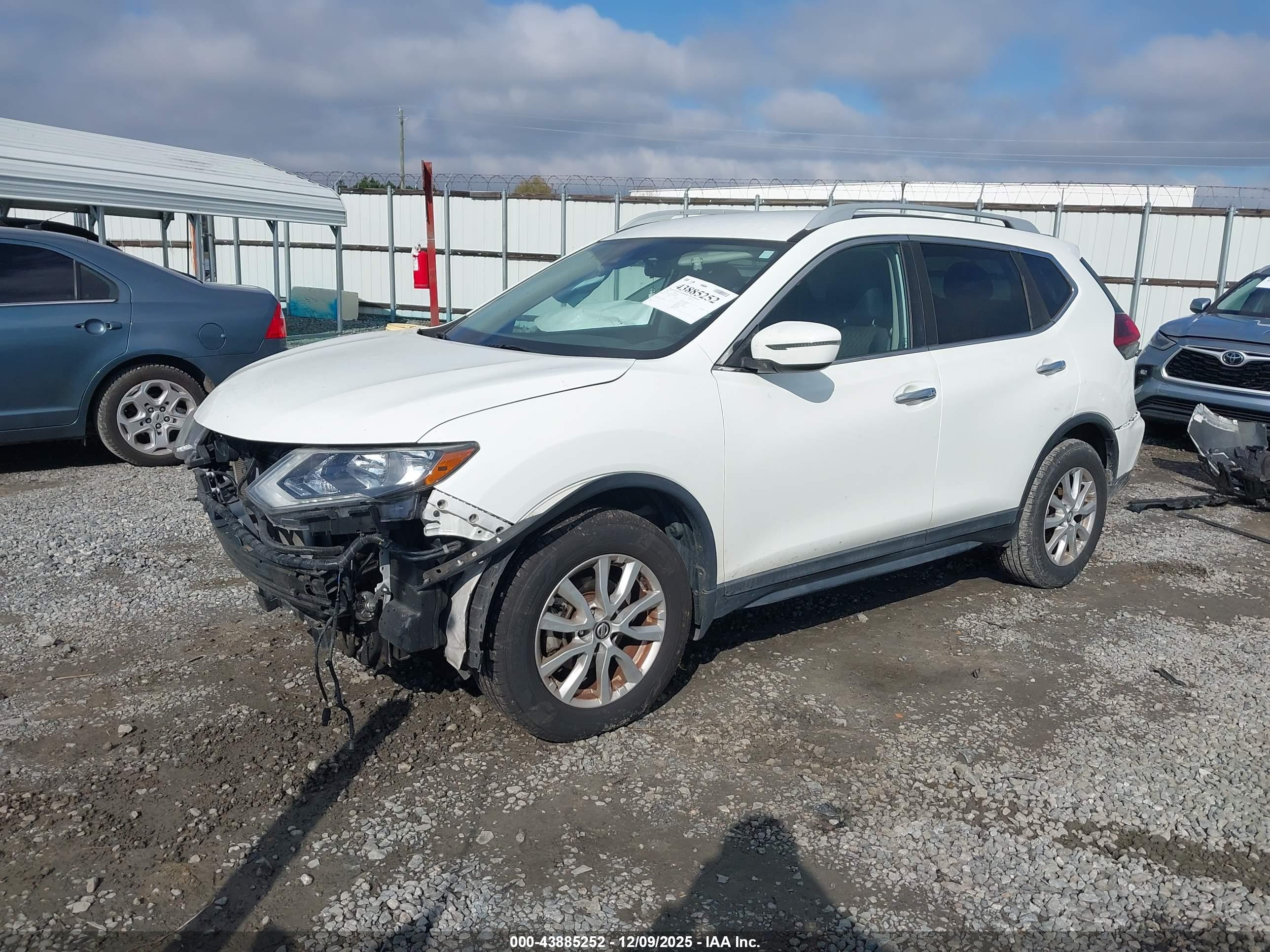 NISSAN ROGUE image 2