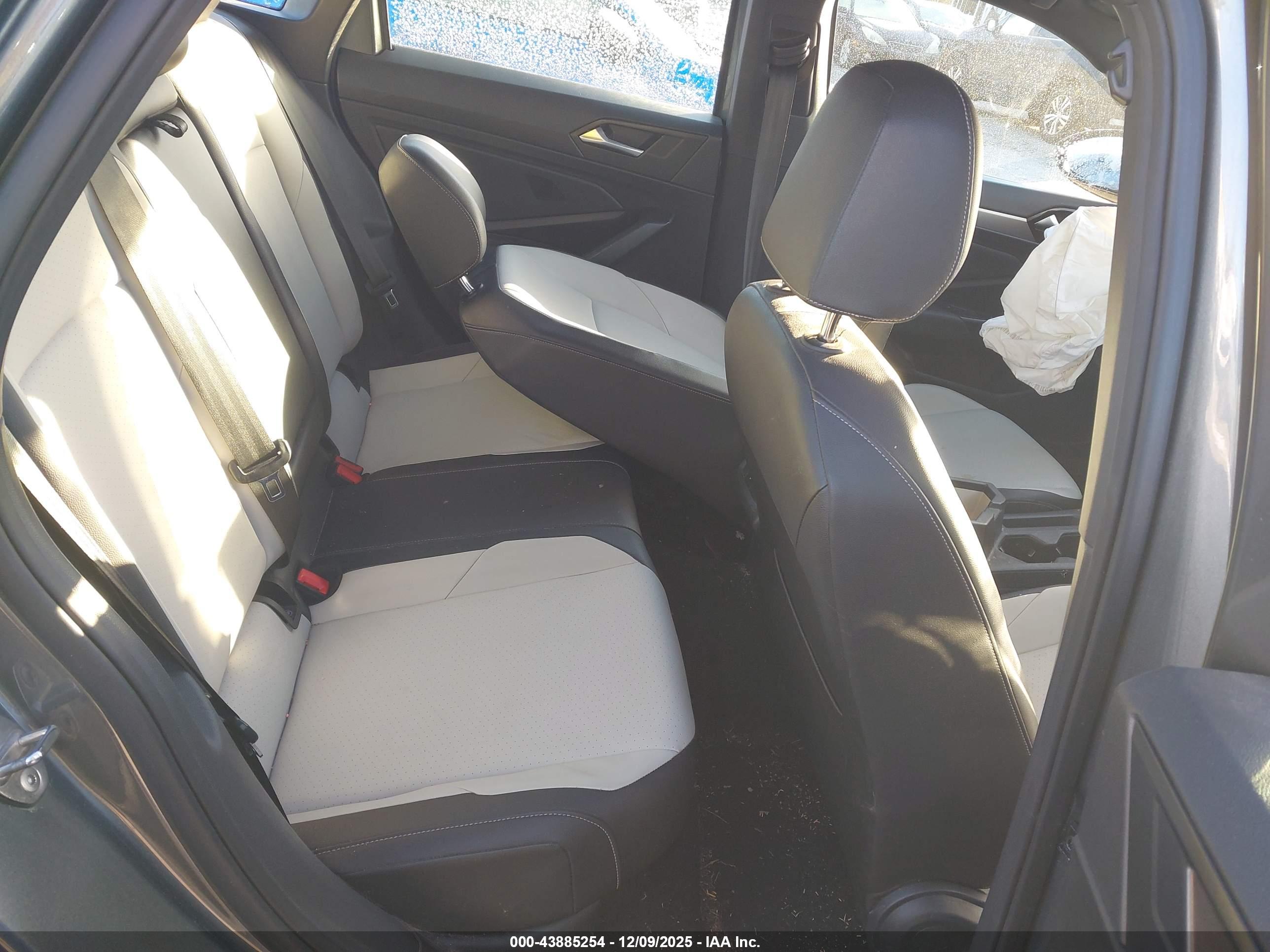 VOLKSWAGEN JETTA image 8