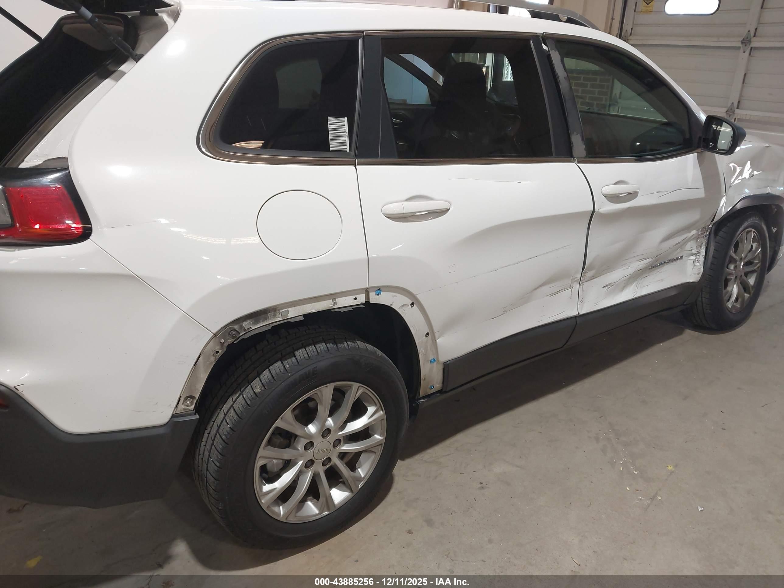 JEEP CHEROKEE image 6