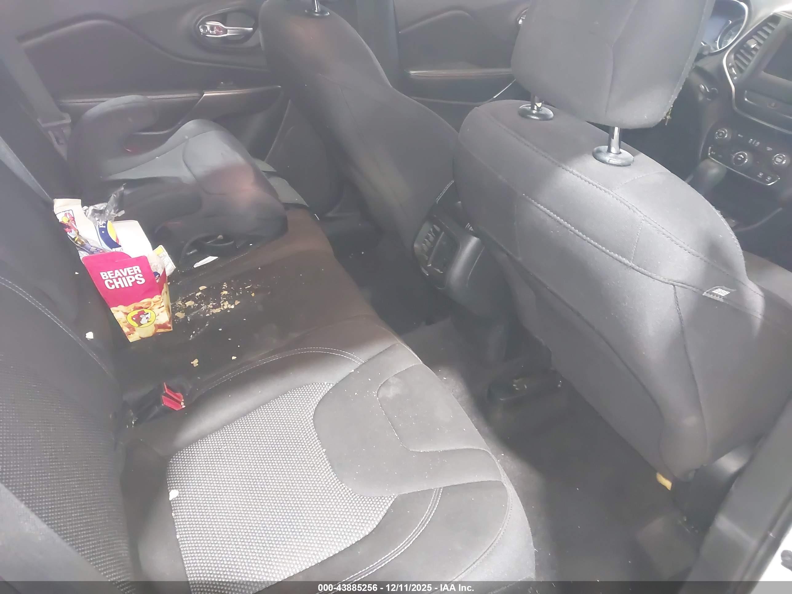 JEEP CHEROKEE image 8