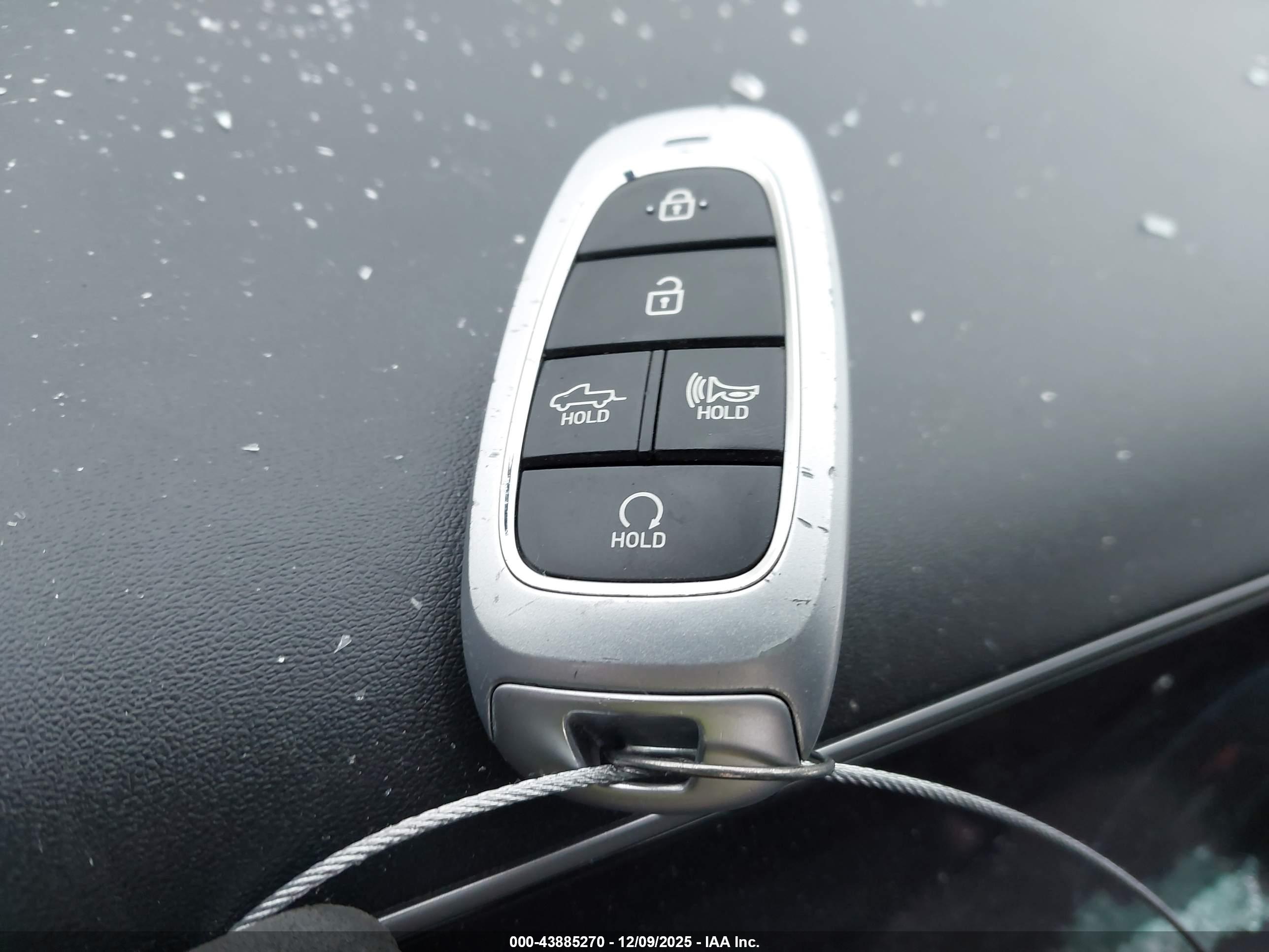 HYUNDAI SANTA image 11