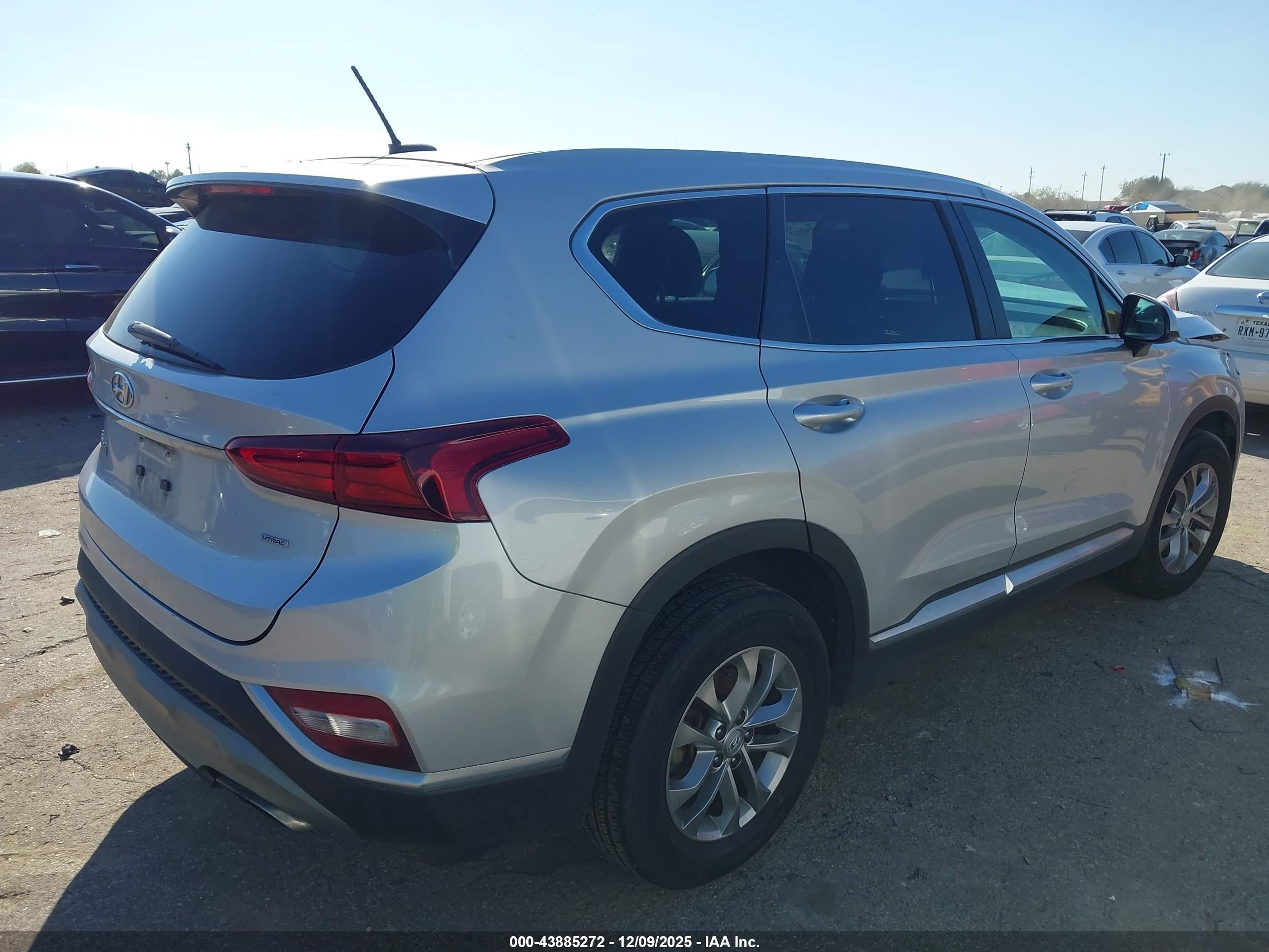 HYUNDAI SANTA image 4